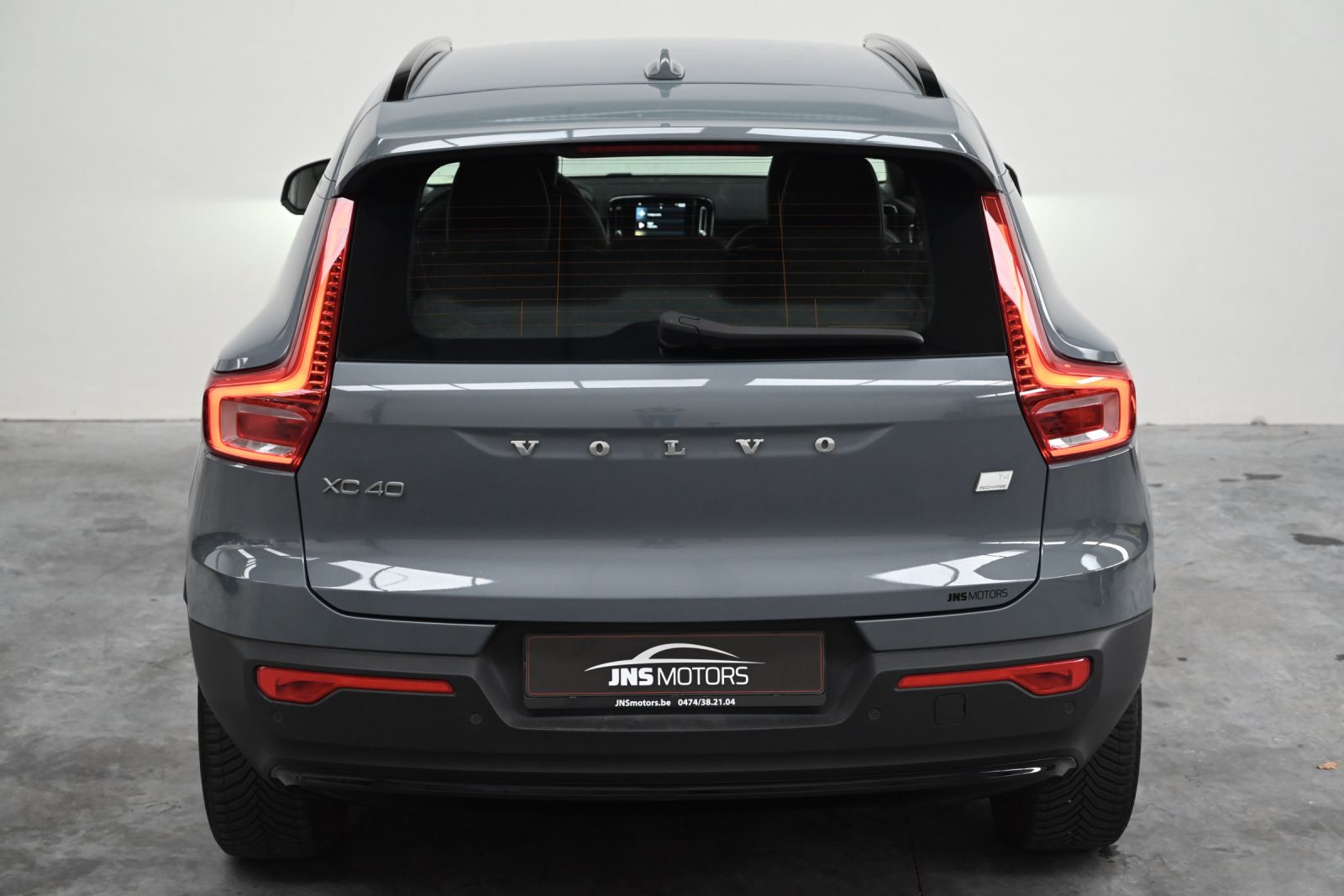 JNS Motors | Volvo XC40 Plug-in Hybrid | 50.000 km | 1e eigenaar | BTW aftrekbaar | 360° camera | Leder | Automaat