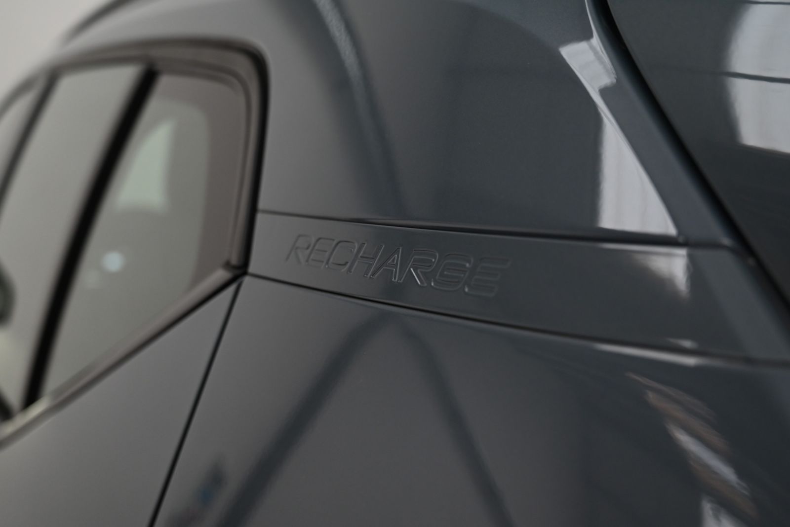 JNS Motors | Volvo XC40 Plug-in Hybrid | 50.000 km | 1e eigenaar | BTW aftrekbaar | 360° camera | Leder | Automaat