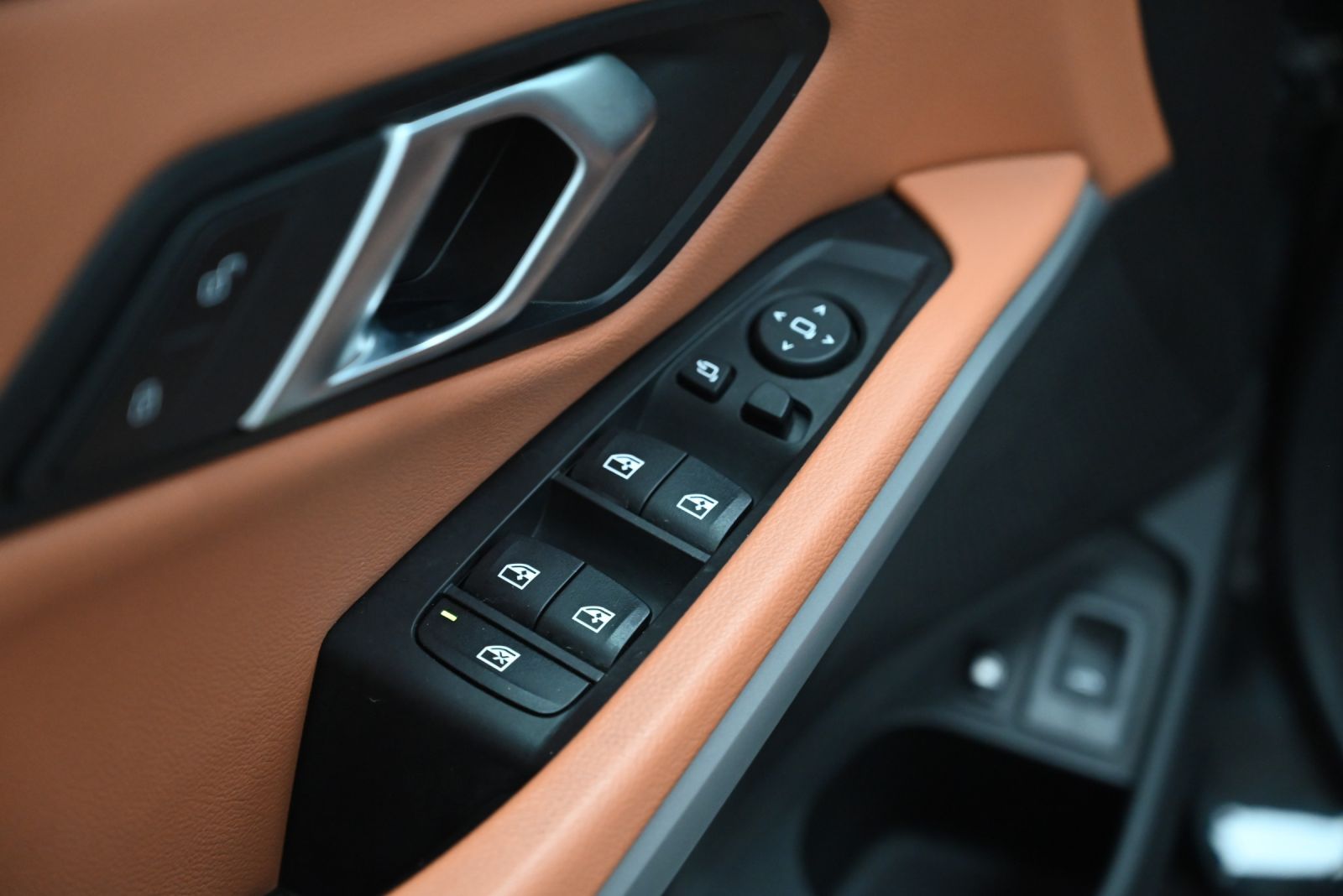 JNS Motors | BMW 330e Touring Plug-in Hybrid | 292 pk | 1e eigenaar | BTW aftrekbaar | Trekhaak | Live Cockpit Pro