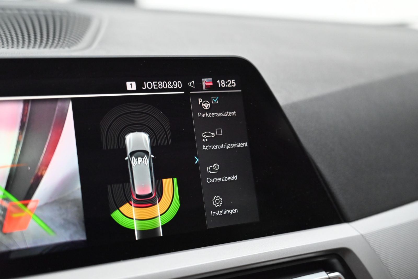 JNS Motors | BMW 330e Touring Plug-in Hybrid | 292 pk | 1e eigenaar | BTW aftrekbaar | Trekhaak | Live Cockpit Pro