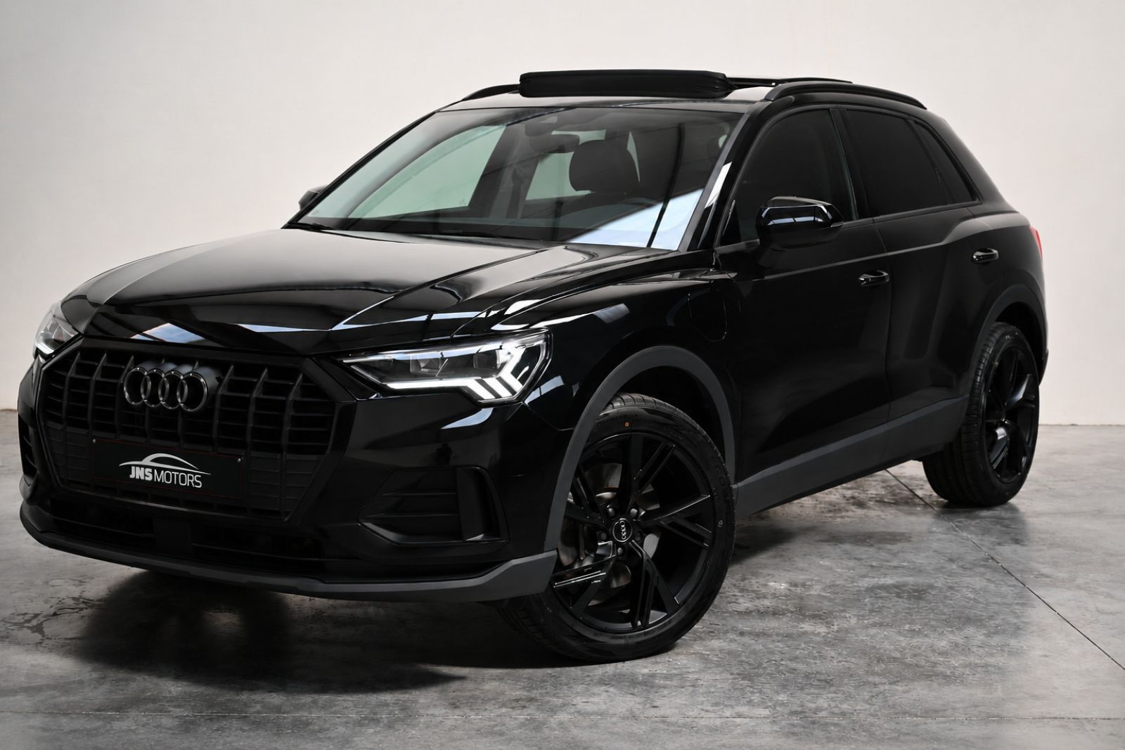 JNS Motors | Audi Q3 45 TFSI e S tronic Plug-in Hybrid | Pano | Memory Seats | 360 Camera | BTW
