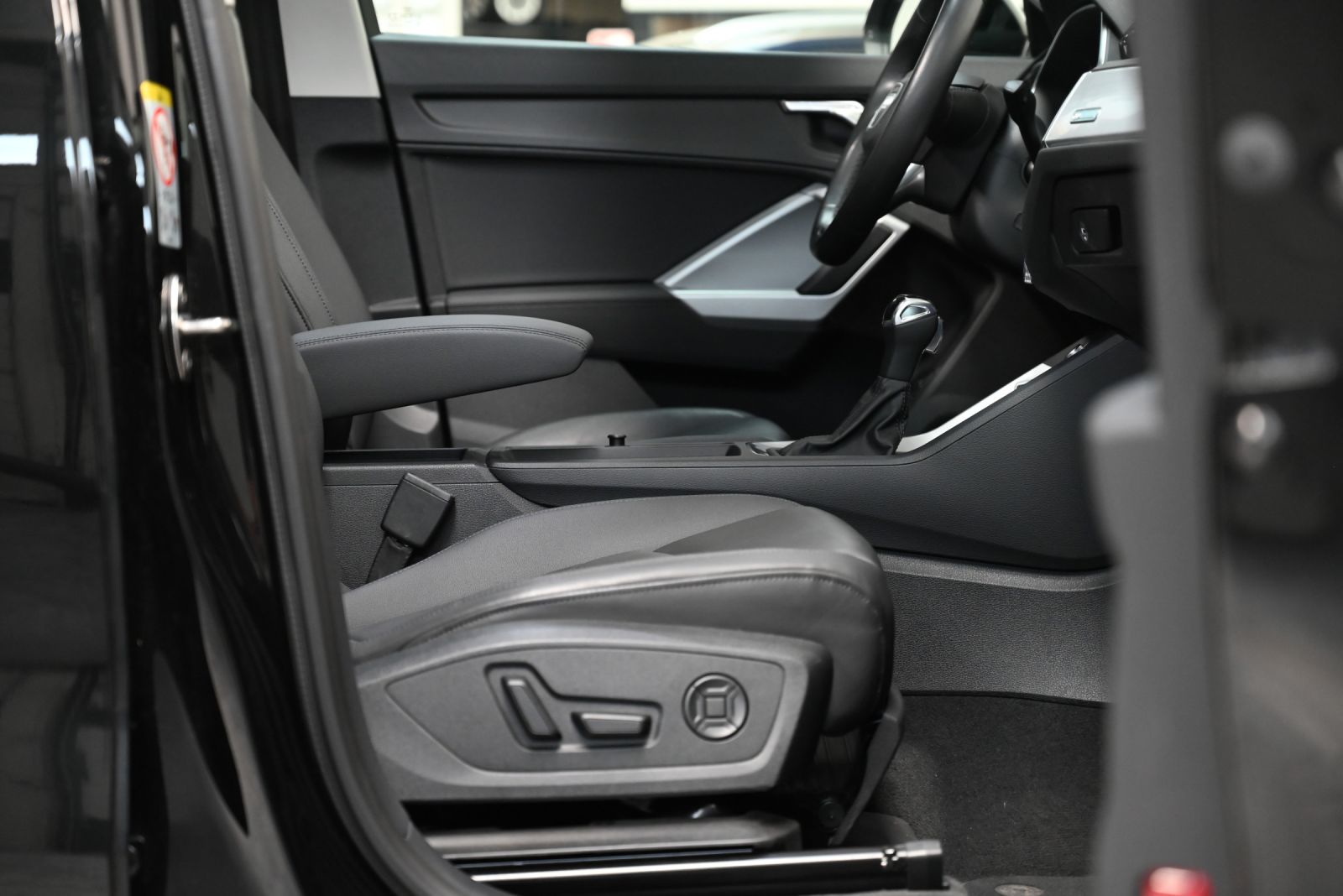 JNS Motors | Audi Q3 45 TFSI e S tronic Plug-in Hybrid | Pano | Memory Seats | 360 Camera | BTW