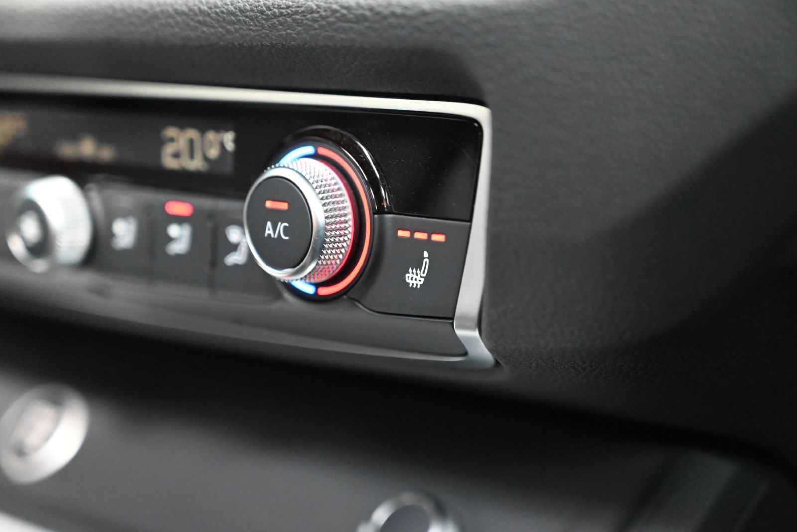 JNS Motors | Audi Q3 45 TFSI e S tronic Plug-in Hybrid | Pano | Memory Seats | 360 Camera | BTW