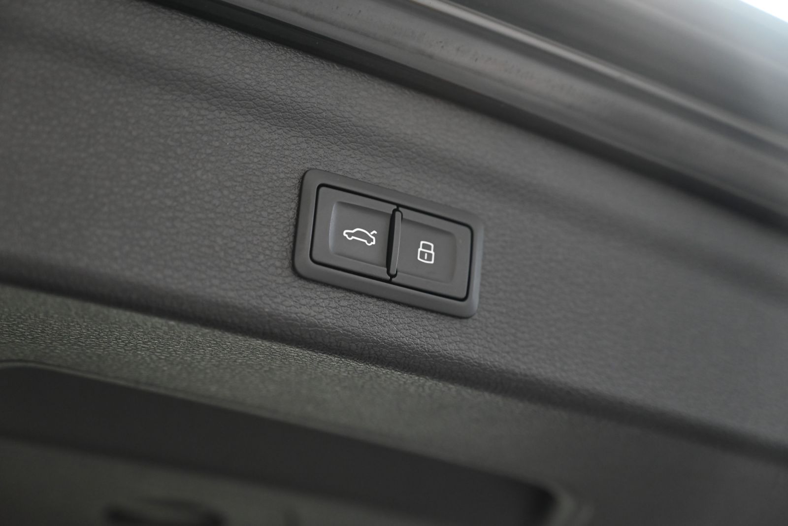 JNS Motors | Audi Q3 45 TFSI e S tronic Plug-in Hybrid | Pano | Memory Seats | 360 Camera | BTW