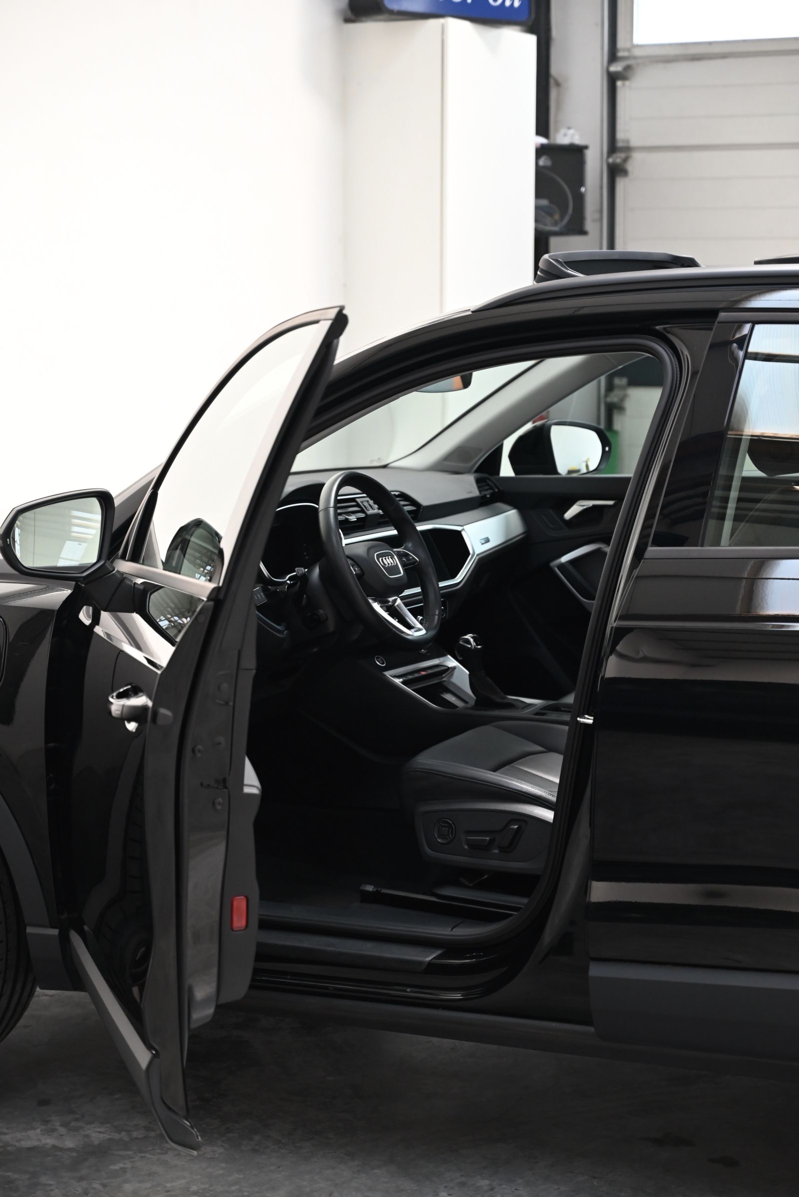 JNS Motors | Audi Q3 45 TFSI e S tronic Plug-in Hybrid | Pano | Memory Seats | 360 Camera | BTW