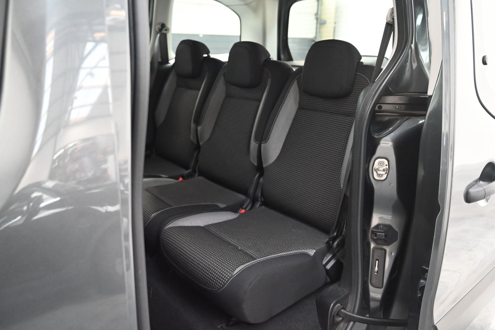 JNS Motors | Peugeot Partner Tepee 1.6 HDi | Camera | Navi | Airco Auto | 3 aparte zetels 