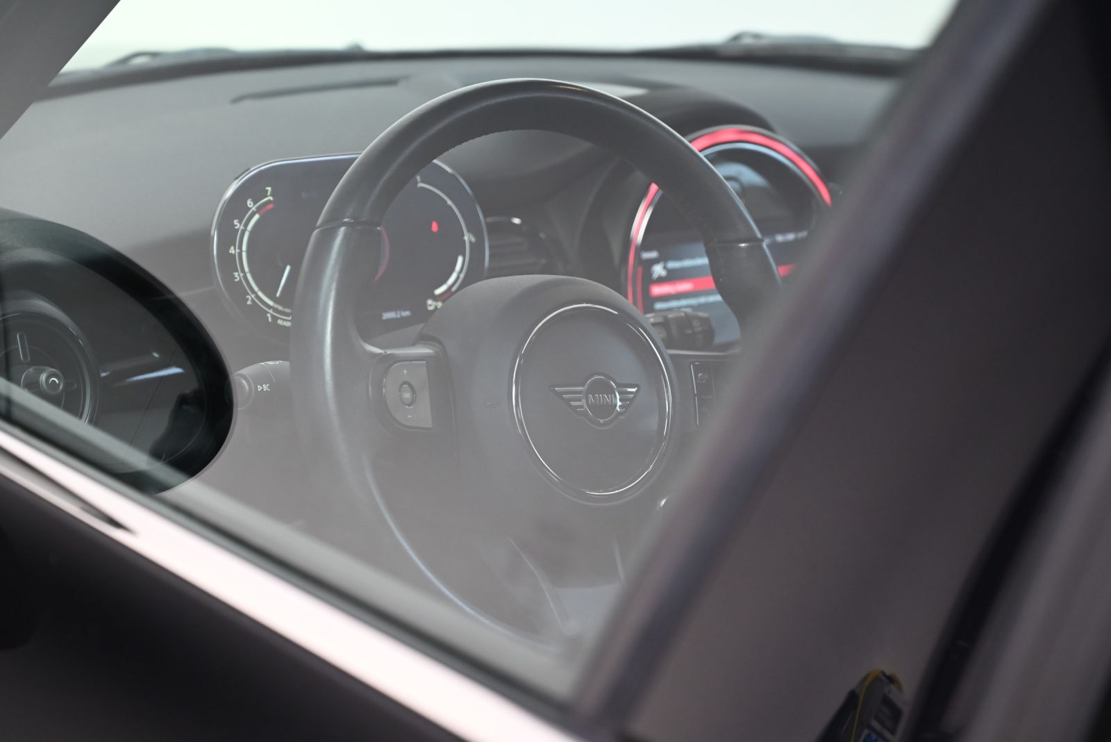 JNS Motors | MINI Cooper 5-Deurs Automaat | Pano | Sportzetels | Black Pack | Navi | LED