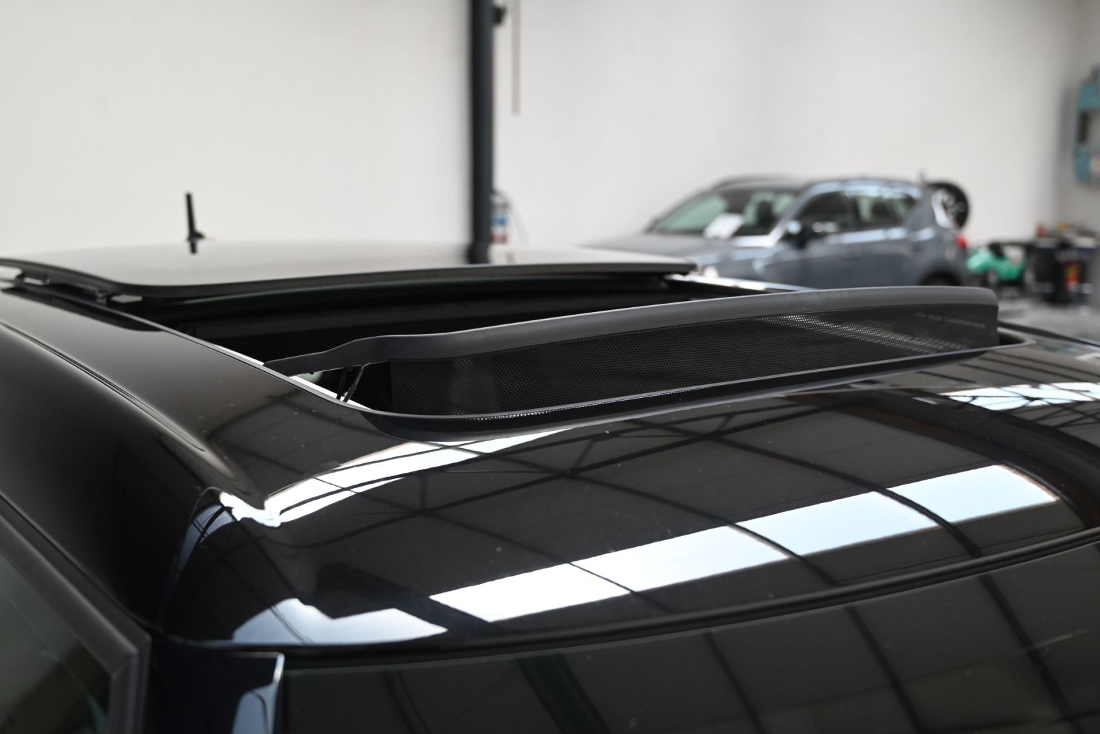 JNS Motors | MINI Cooper 5-Deurs Automaat | Pano | Sportzetels | Black Pack | Navi | LED