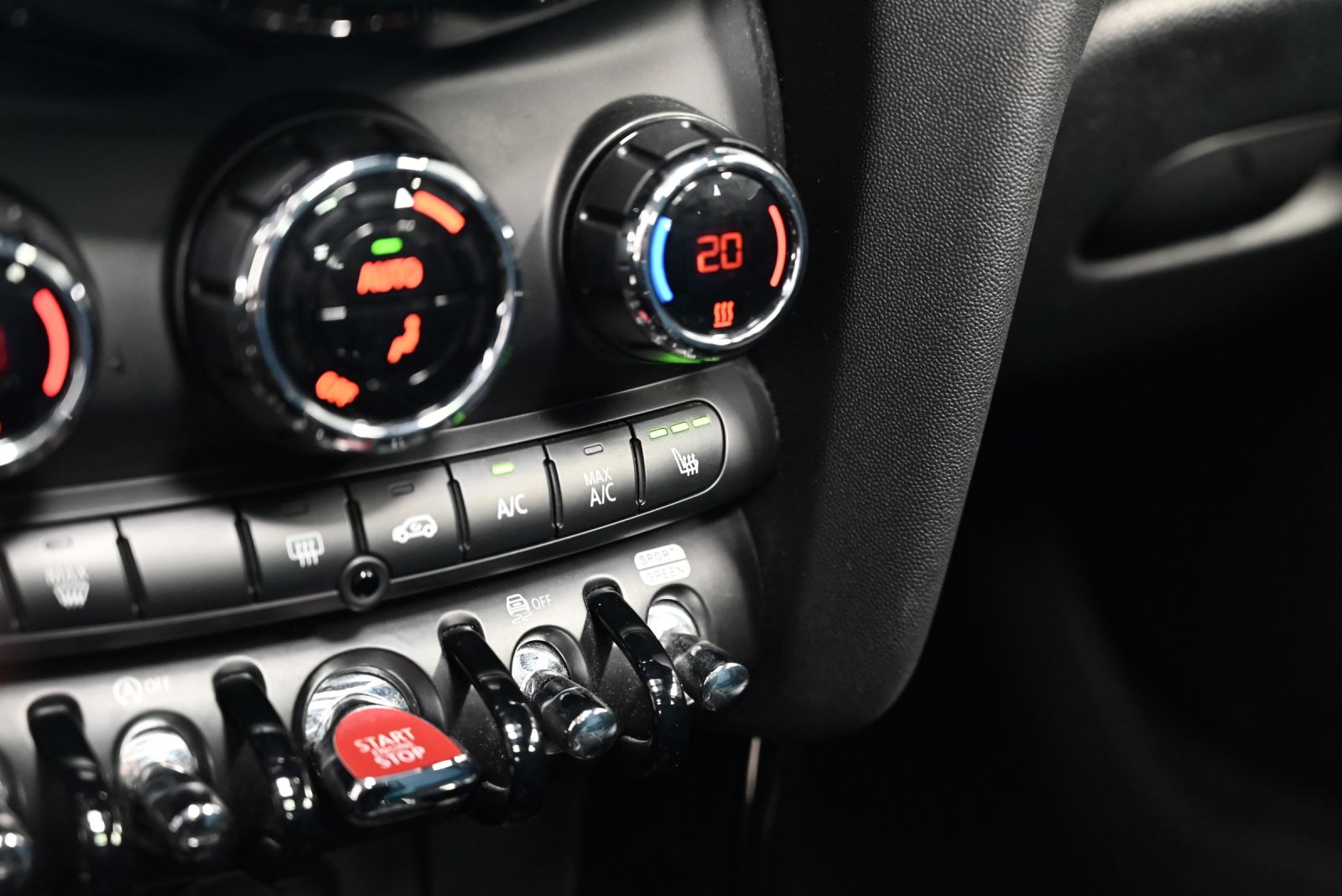 JNS Motors | MINI Cooper 5-Deurs Automaat | Pano | Sportzetels | Black Pack | Navi | LED