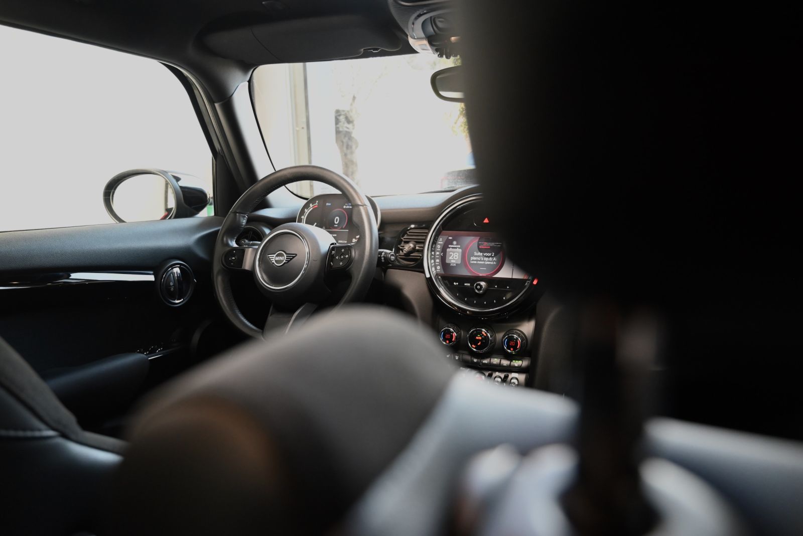 JNS Motors | MINI Cooper 5-Deurs Automaat | Pano | Sportzetels | Black Pack | Navi | LED