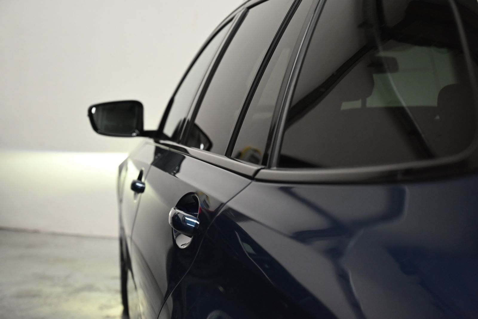JNS Motors | BMW 330e Touring Sport | Trekhaak | Leder Sportzetels | Shadow Line | Head Up | BTW