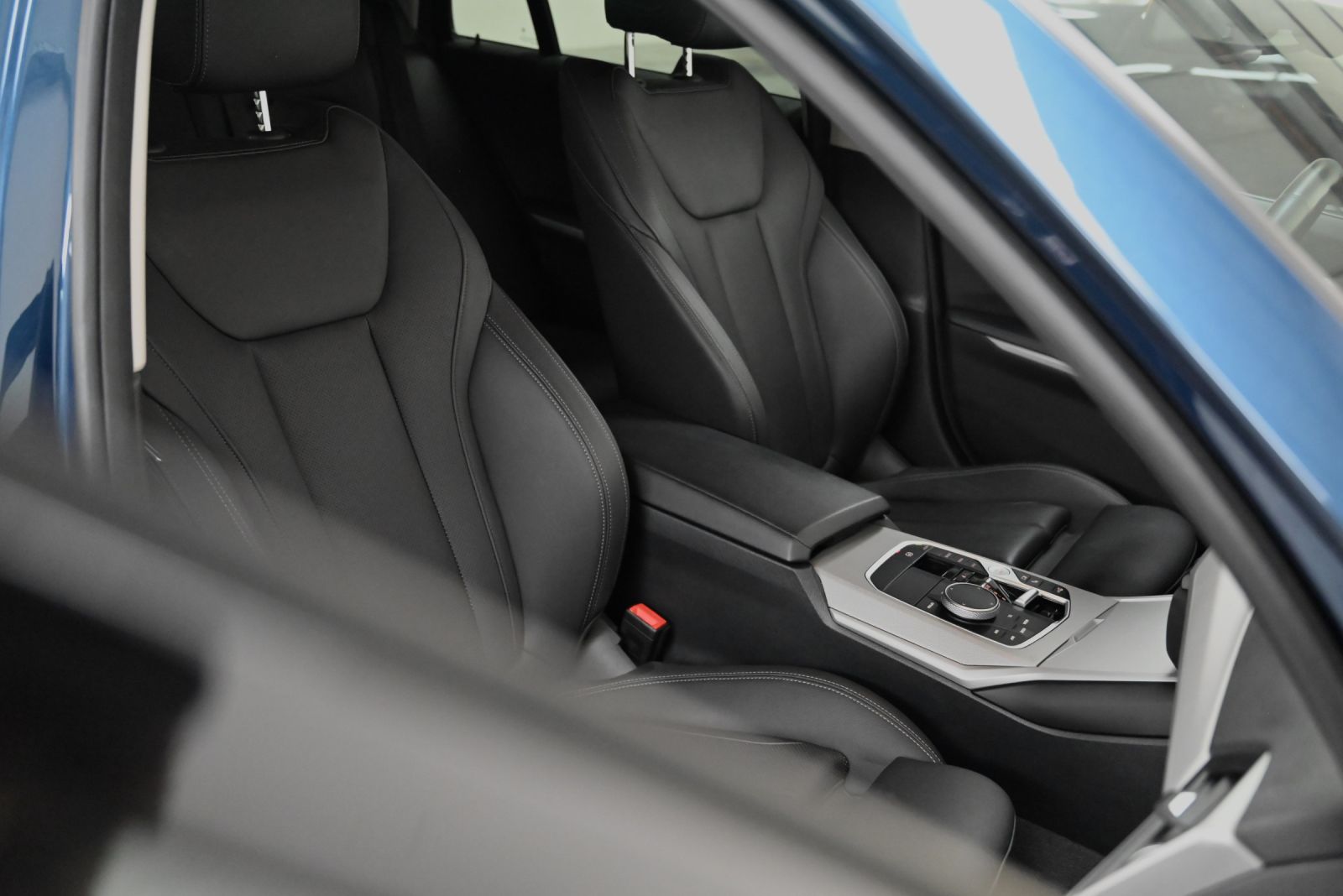 JNS Motors | BMW 330e Touring Sport | Trekhaak | Leder Sportzetels | Shadow Line | Head Up | BTW