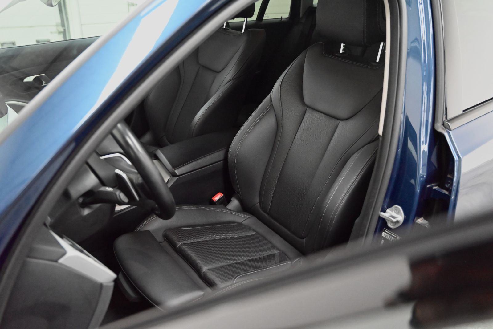 JNS Motors | BMW 330e Touring Sport | Trekhaak | Leder Sportzetels | Shadow Line | Head Up | BTW