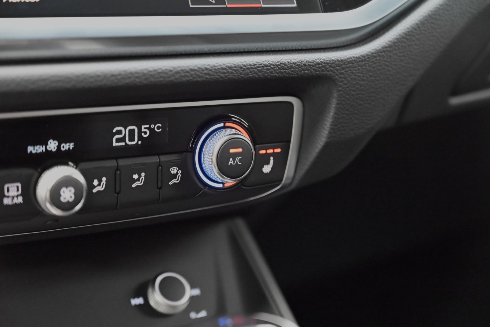 JNS Motors | Audi Q3 35 TFSI S tronic Mild Hybrid | ACC | Memory Seats | Virtual Cockpit | Black Pack