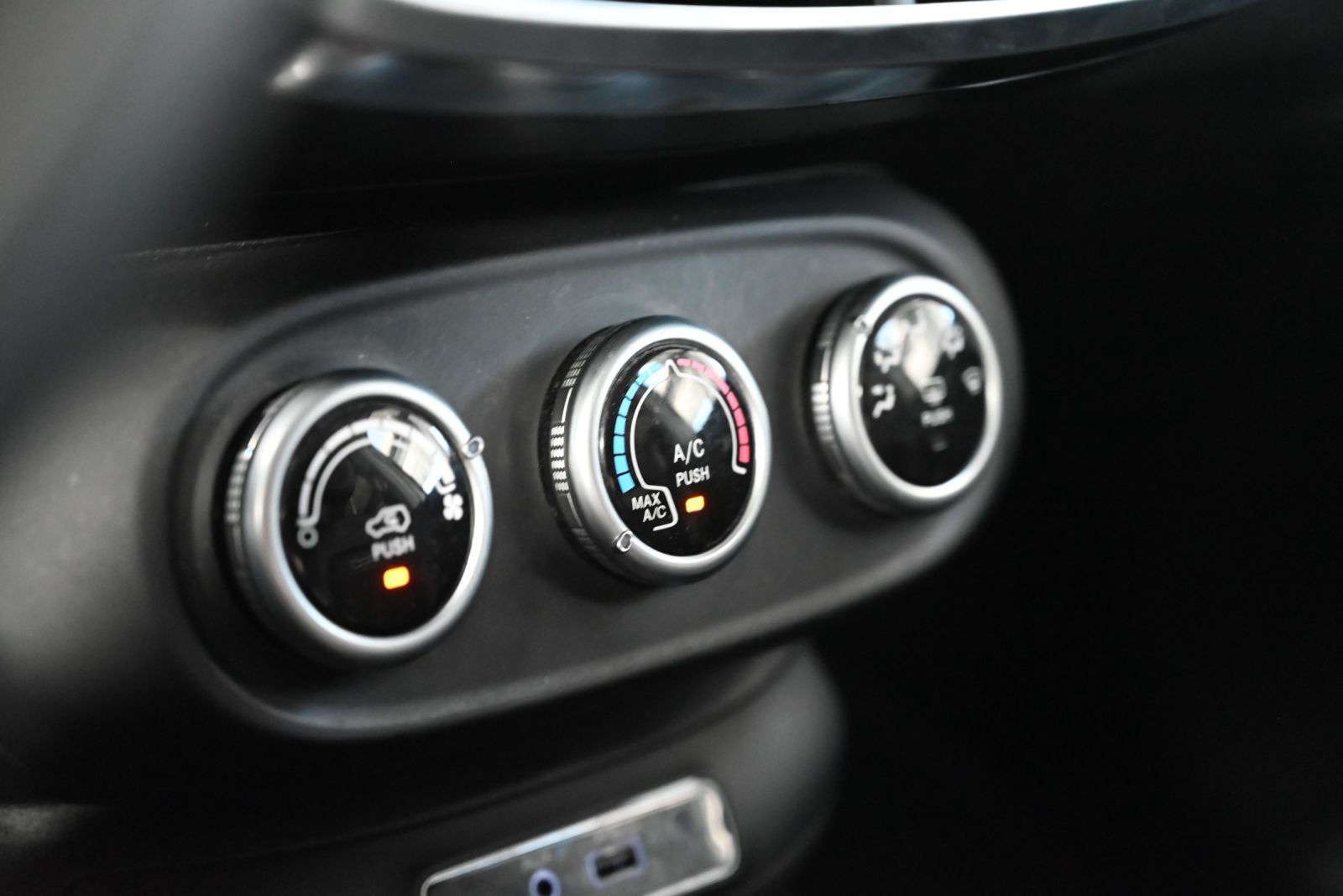 JNS Motors | Fiat 500X 1.6 E-Torq Lounge | Belgische wagen | 2e eigenaar | Cruise Control | Parkeersensoren | 12 Maanden Garantie