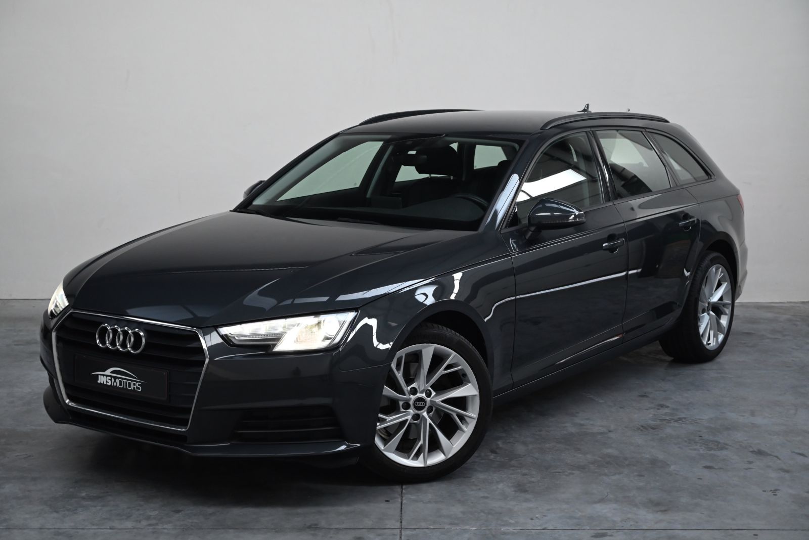 JNS Motors | Audi A4 Avant 2.0 TDI S tronic | 1e Belgische eigenaar | Trekhaak | Elektrische Kofferklep | BTW