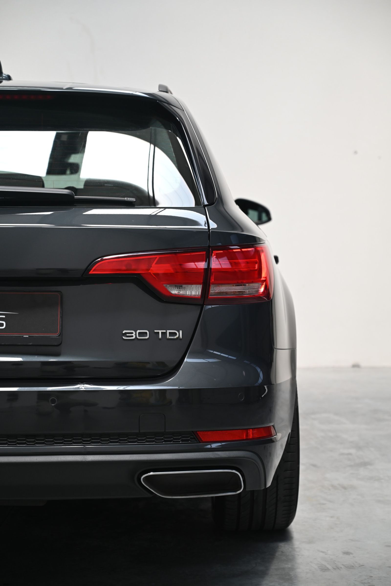 JNS Motors | Audi A4 Avant 2.0 TDI S tronic | 1e Belgische eigenaar | Trekhaak | Elektrische Kofferklep | BTW
