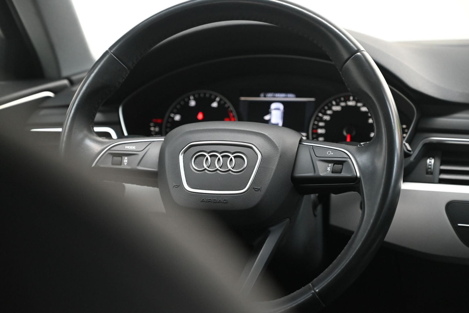 JNS Motors | Audi A4 Avant 2.0 TDI S tronic | 1e Belgische eigenaar | Trekhaak | Elektrische Kofferklep | BTW