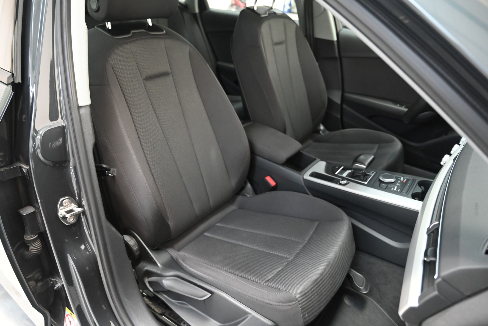 JNS Motors | Audi A4 Avant 2.0 TDI S tronic | 1e Belgische eigenaar | Trekhaak | Elektrische Kofferklep | BTW