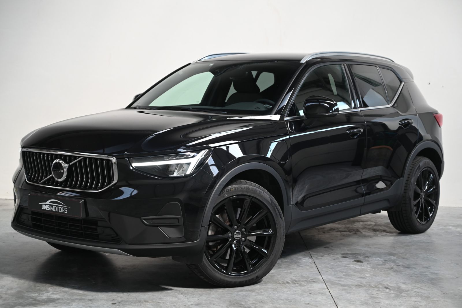 JNS Motors | Volvo XC40 T4 Recharge Plus Bright | Adaptive Cruise | Memory Seats | BTW