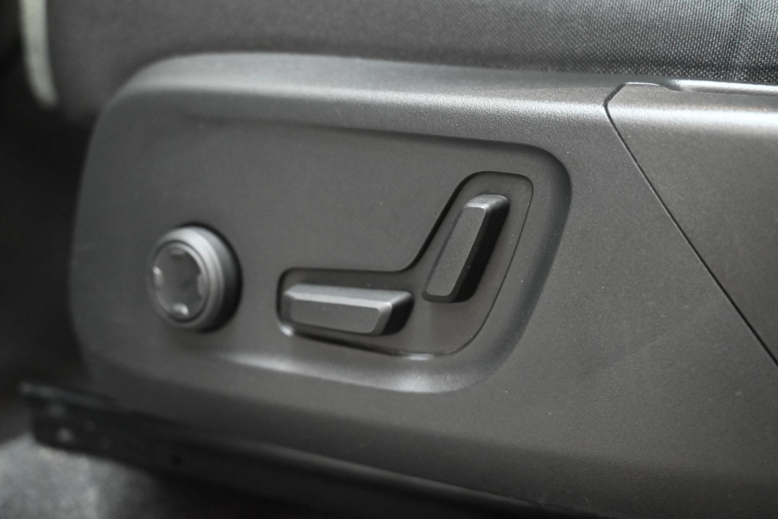 JNS Motors | Volvo XC40 T4 Recharge Plus Bright | Adaptive Cruise | Memory Seats | BTW
