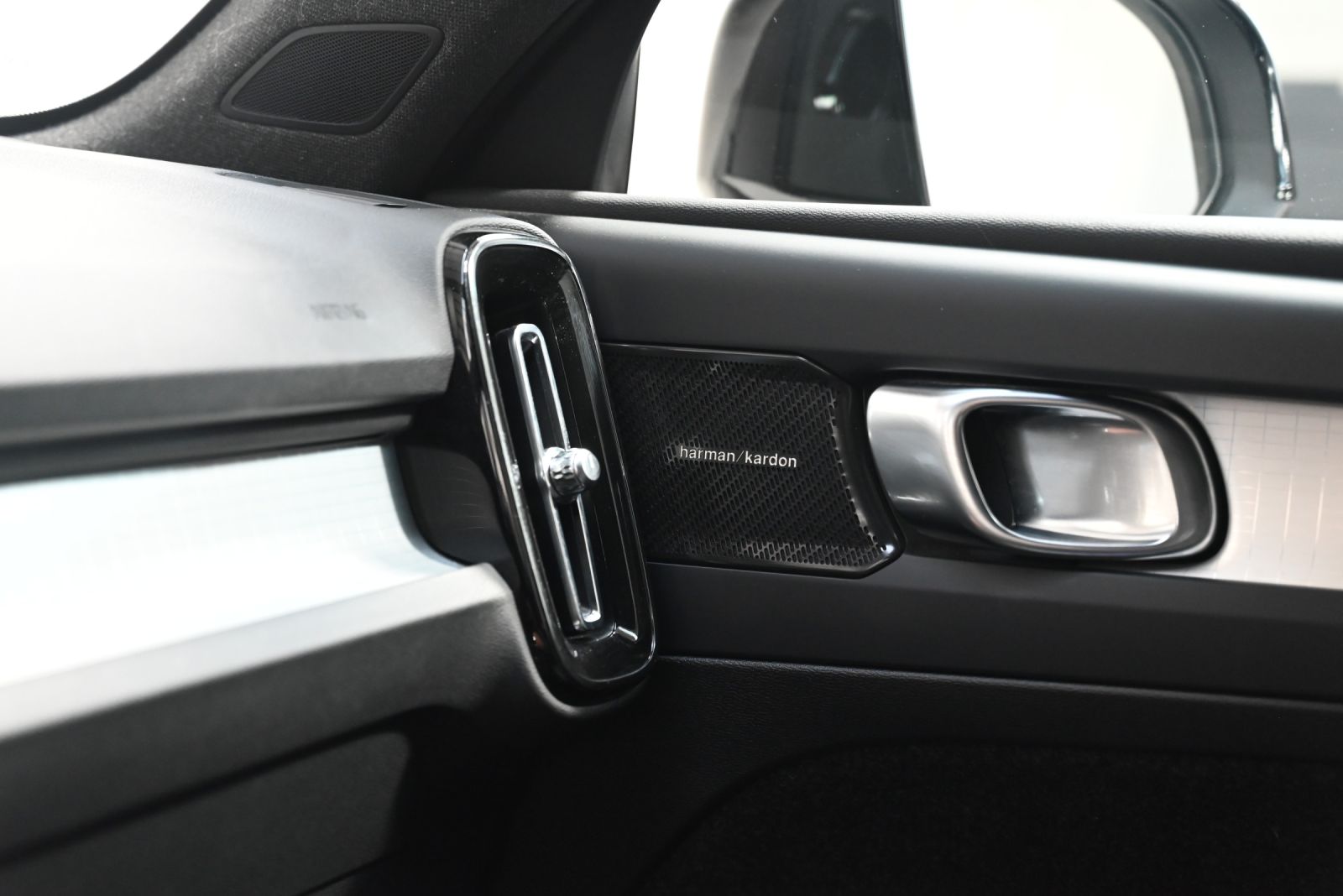 JNS Motors | Volvo XC40 T4 Recharge Plus Bright | Adaptive Cruise | Memory Seats | BTW