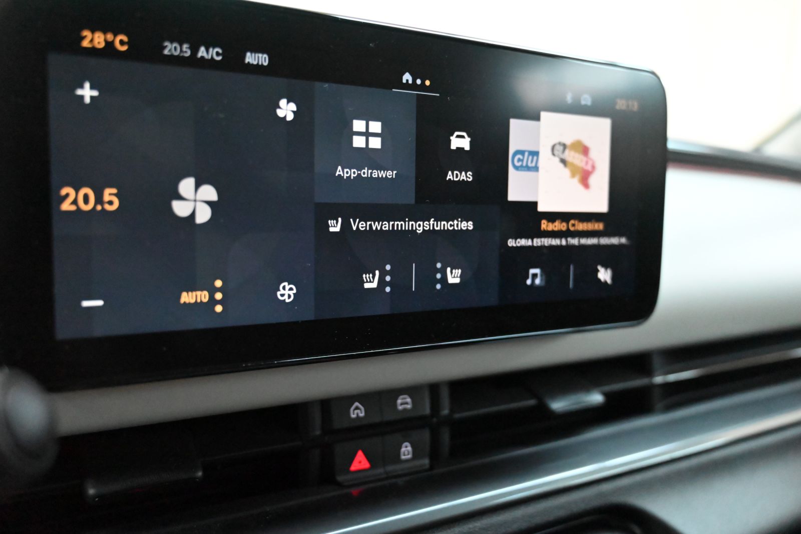 JNS Motors | Fiat 600 Hybrid 1.2 Turbo 100pk DCT6 | Eerste Belgische Eigenaar | Volledige Fiat Historie | Leder | ACC | Navi | Camera