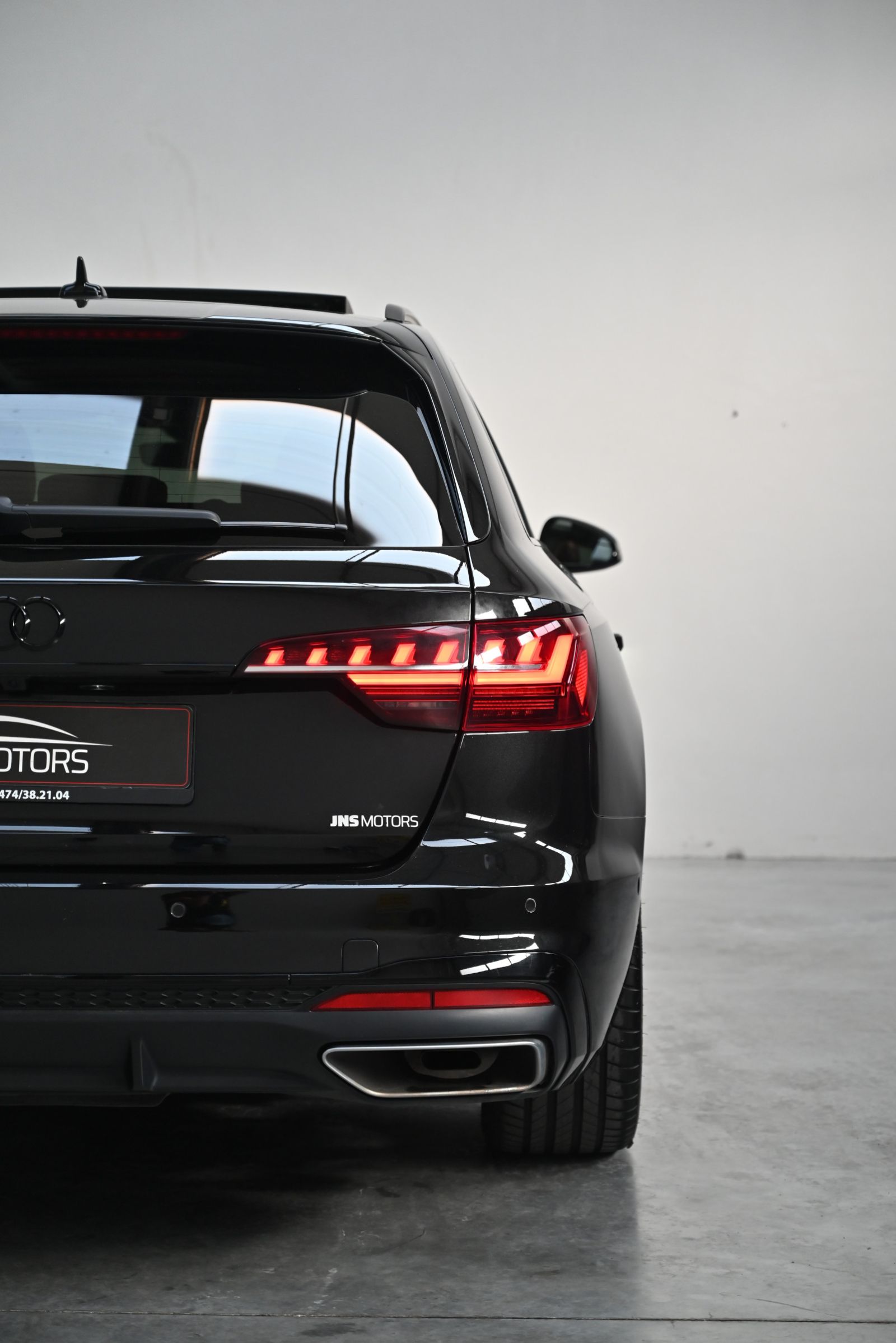 JNS Motors | Audi A4 Avant S line S tronic | Panodak | Leder | Virtual Cockpit | Black Pack