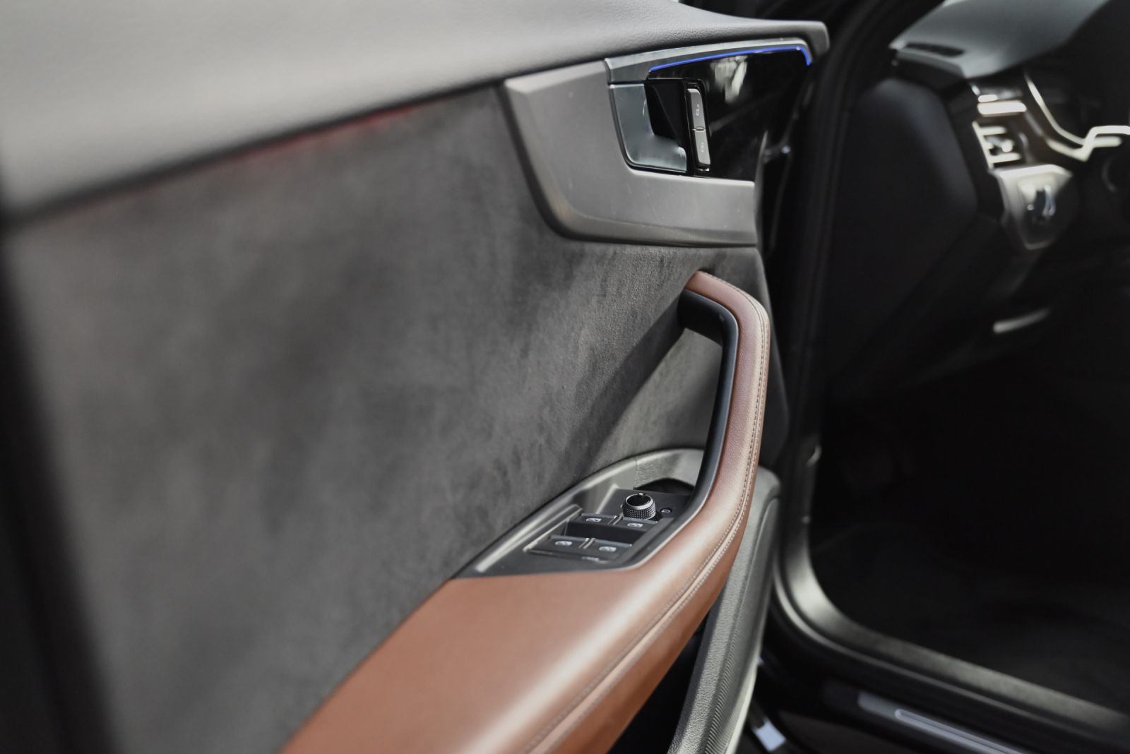 JNS Motors | Audi A4 Avant S line S tronic | Panodak | Leder | Virtual Cockpit | Black Pack