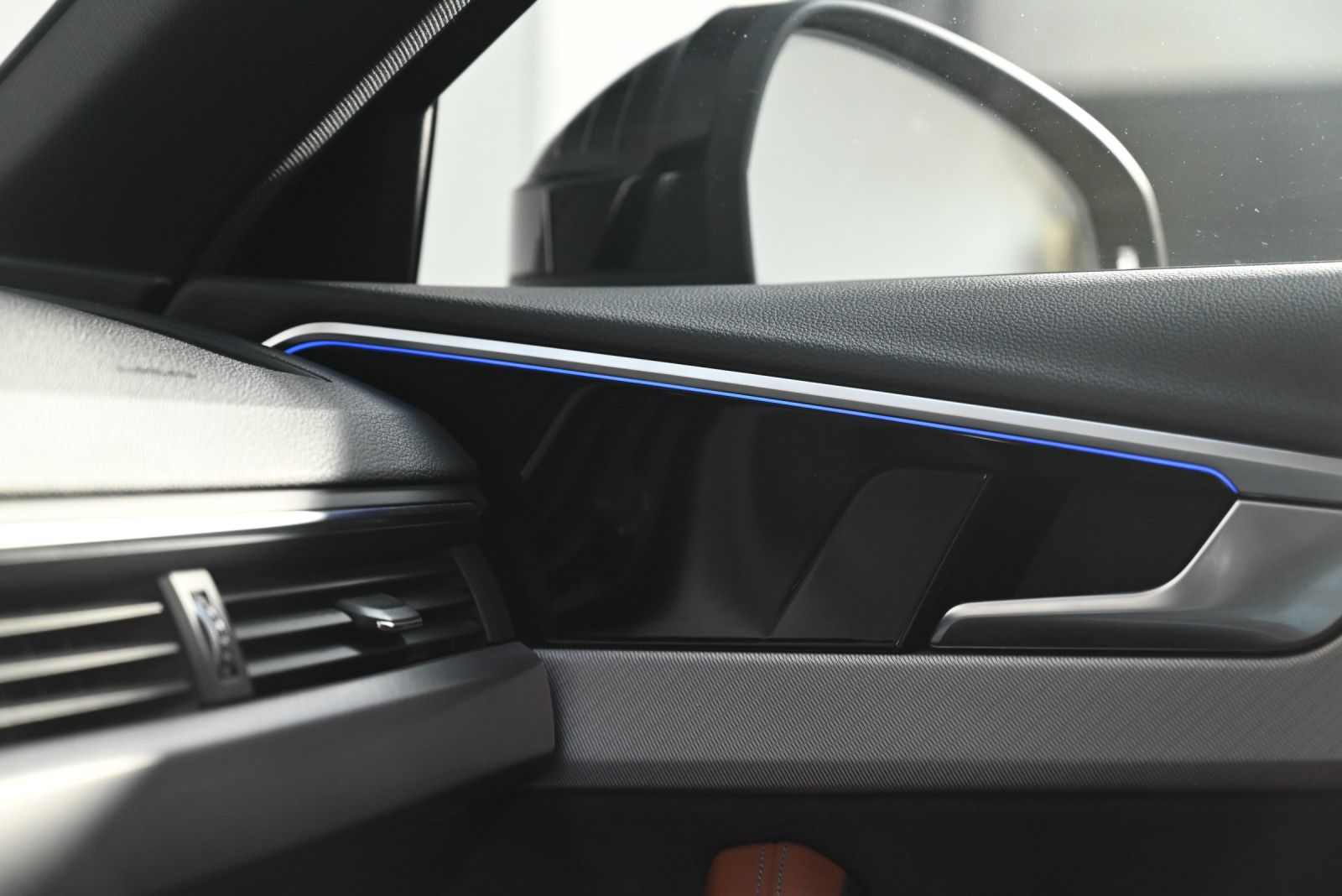 JNS Motors | Audi A4 Avant S line S tronic | Panodak | Leder | Virtual Cockpit | Black Pack