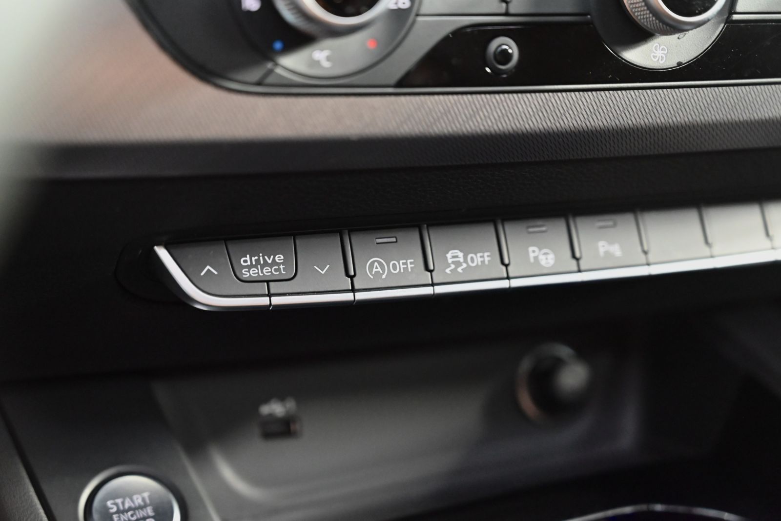 JNS Motors | Audi A4 Avant S line S tronic | Panodak | Leder | Virtual Cockpit | Black Pack