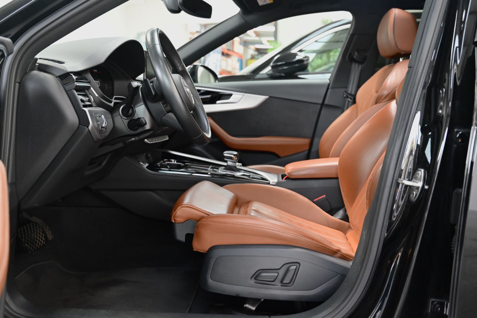 JNS Motors | Audi A4 Avant S line S tronic | Panodak | Leder | Virtual Cockpit | Black Pack