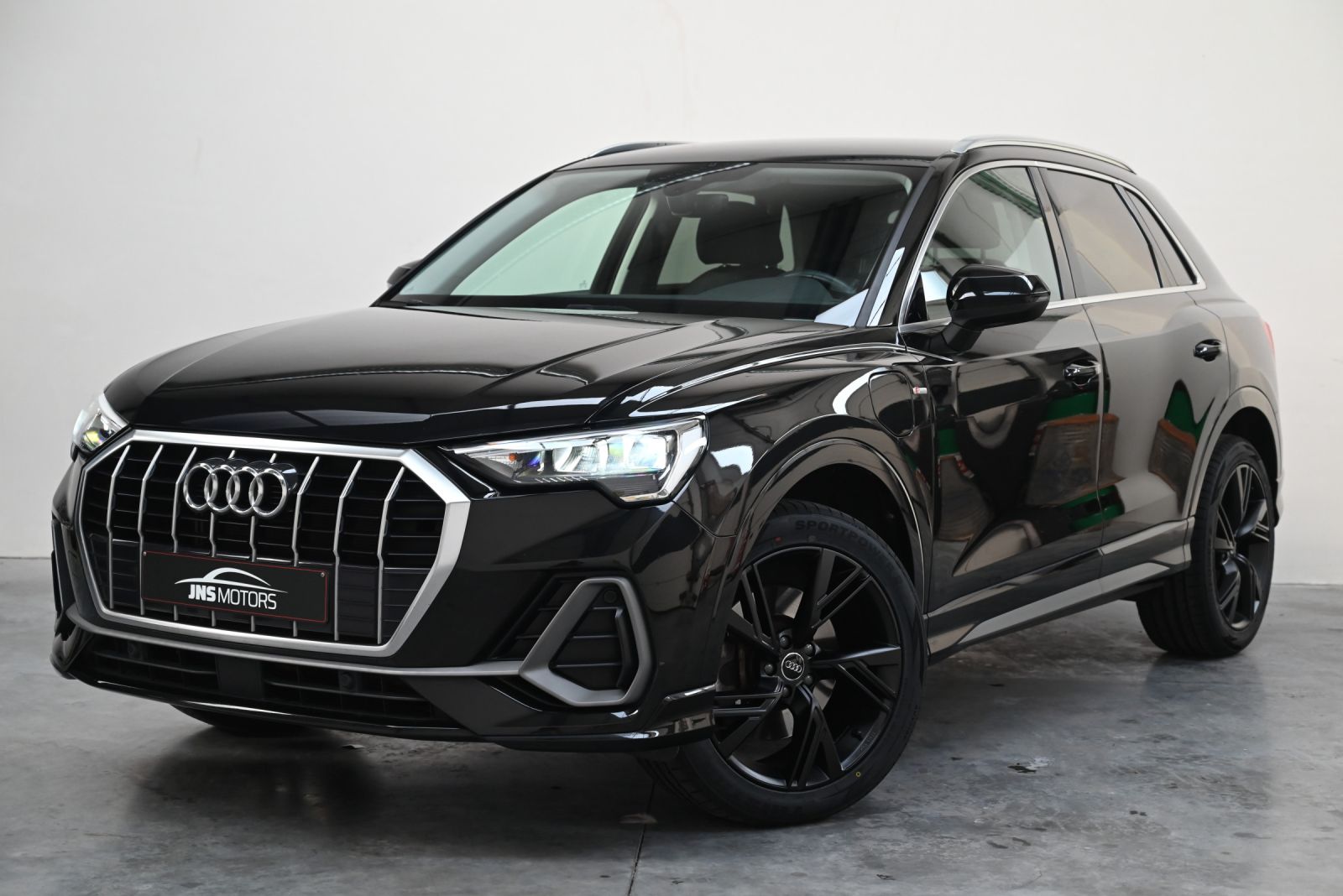 JNS Motors | Audi Q3 45 TFSI e S line S tronic | Bang & Olufsen | Black Pack | Keyless | 52.000 km