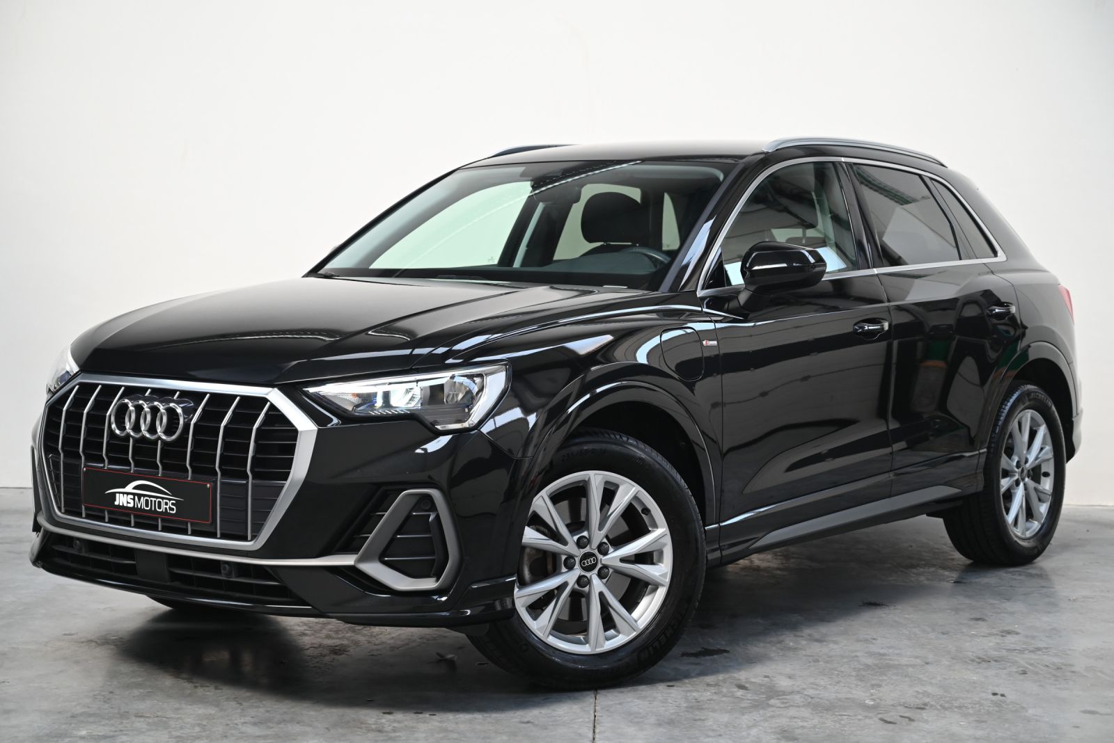 JNS Motors | Audi Q3 45 TFSI e S line S tronic | Bang & Olufsen | Black Pack | Keyless | 52.000 km