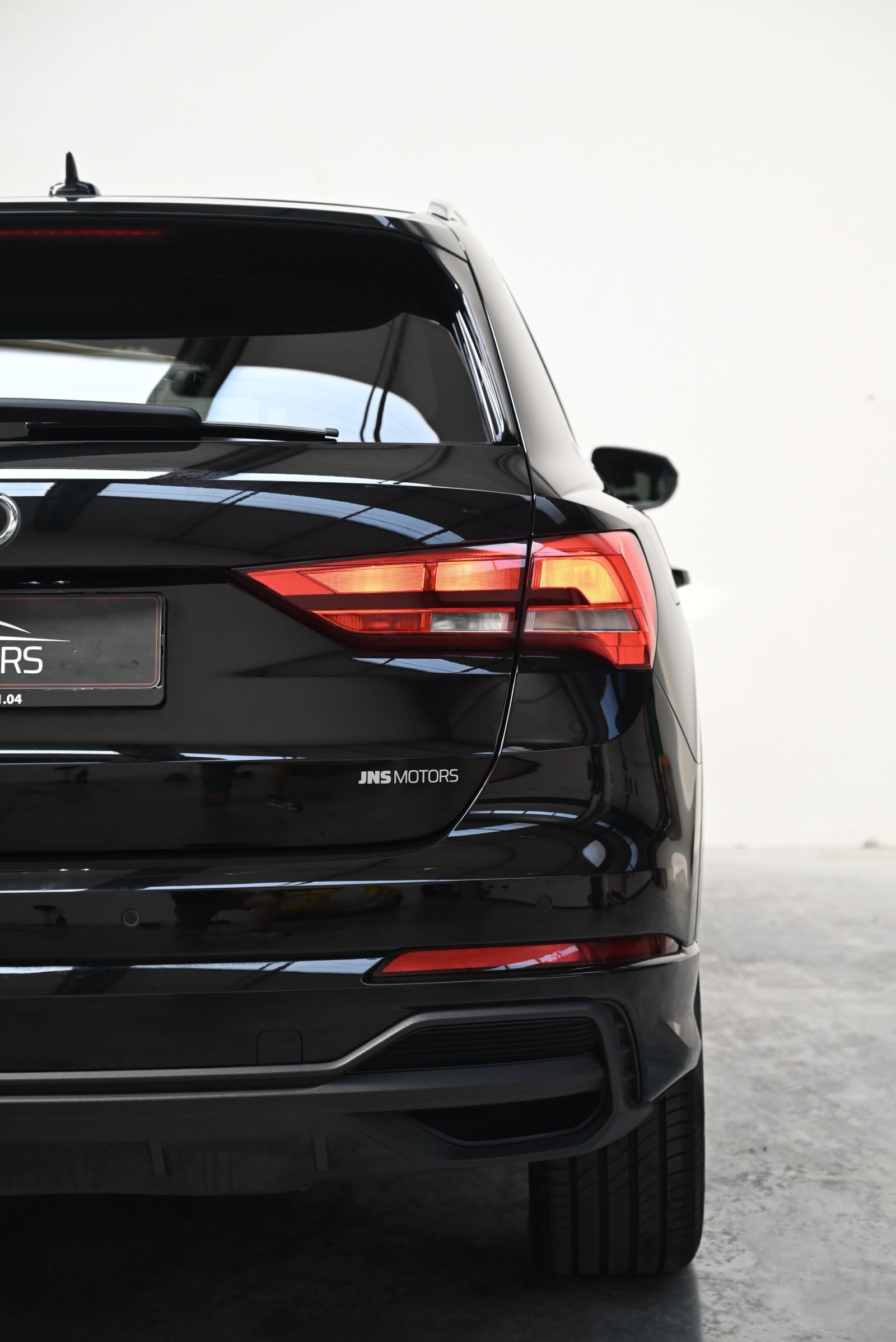 JNS Motors | Audi Q3 45 TFSI e S line S tronic | Bang & Olufsen | Black Pack | Keyless | 52.000 km
