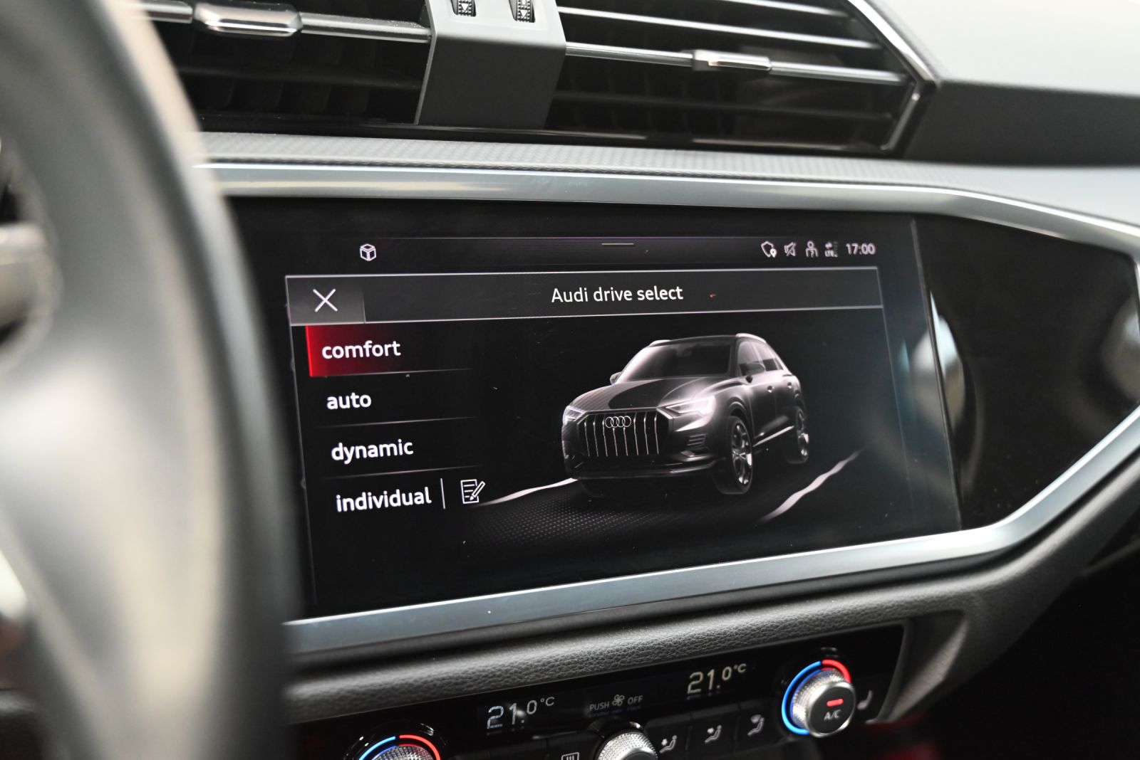 JNS Motors | Audi Q3 45 TFSI e S line S tronic | Bang & Olufsen | Black Pack | Keyless | 52.000 km