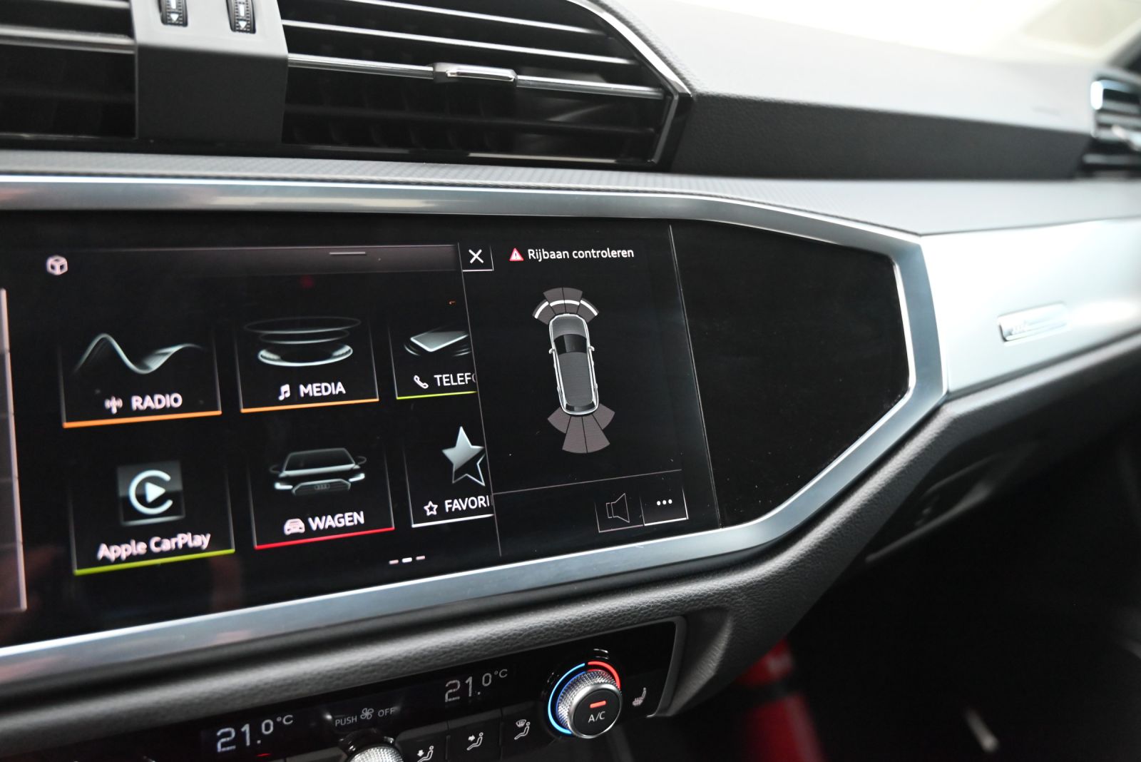 JNS Motors | Audi Q3 45 TFSI e S line S tronic | Bang & Olufsen | Black Pack | Keyless | 52.000 km