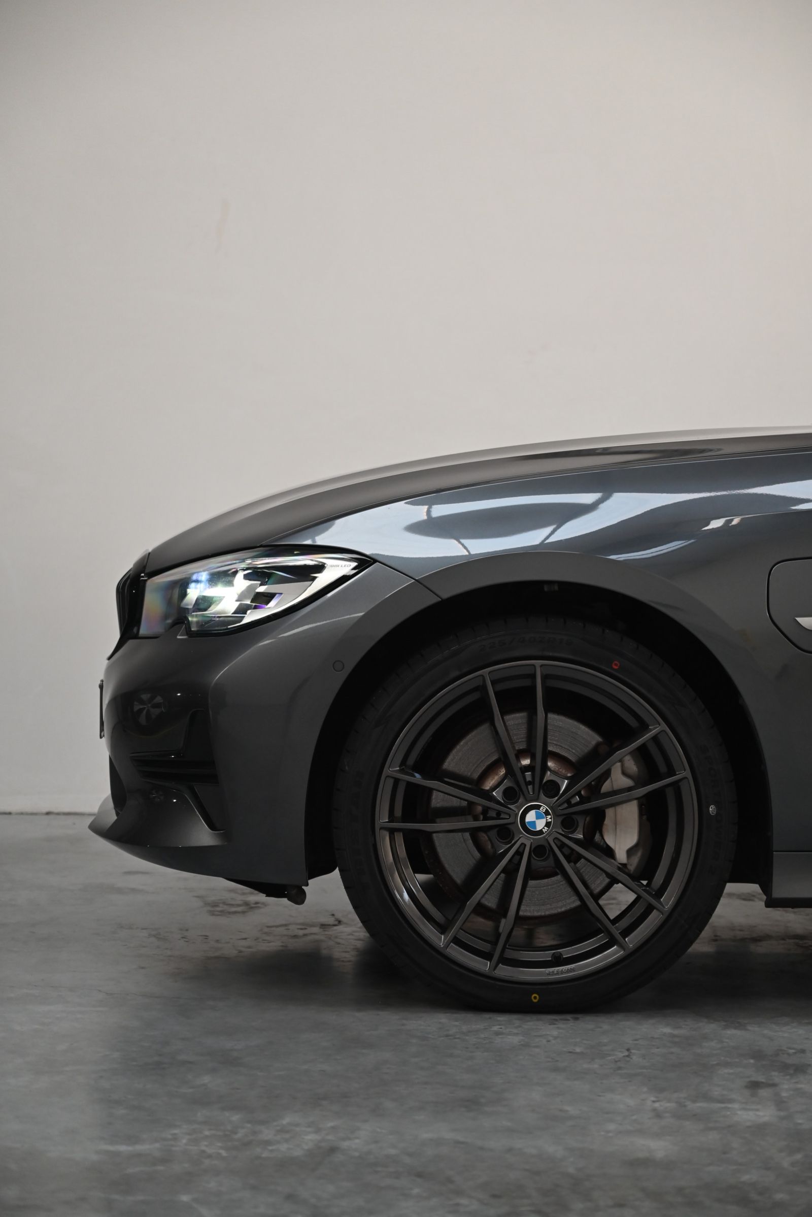 JNS Motors | BMW 330e Touring Advantage | Panoramisch Dak | Cognac Interieur | Verwarmde Zetels | BTW Aftrekbaar