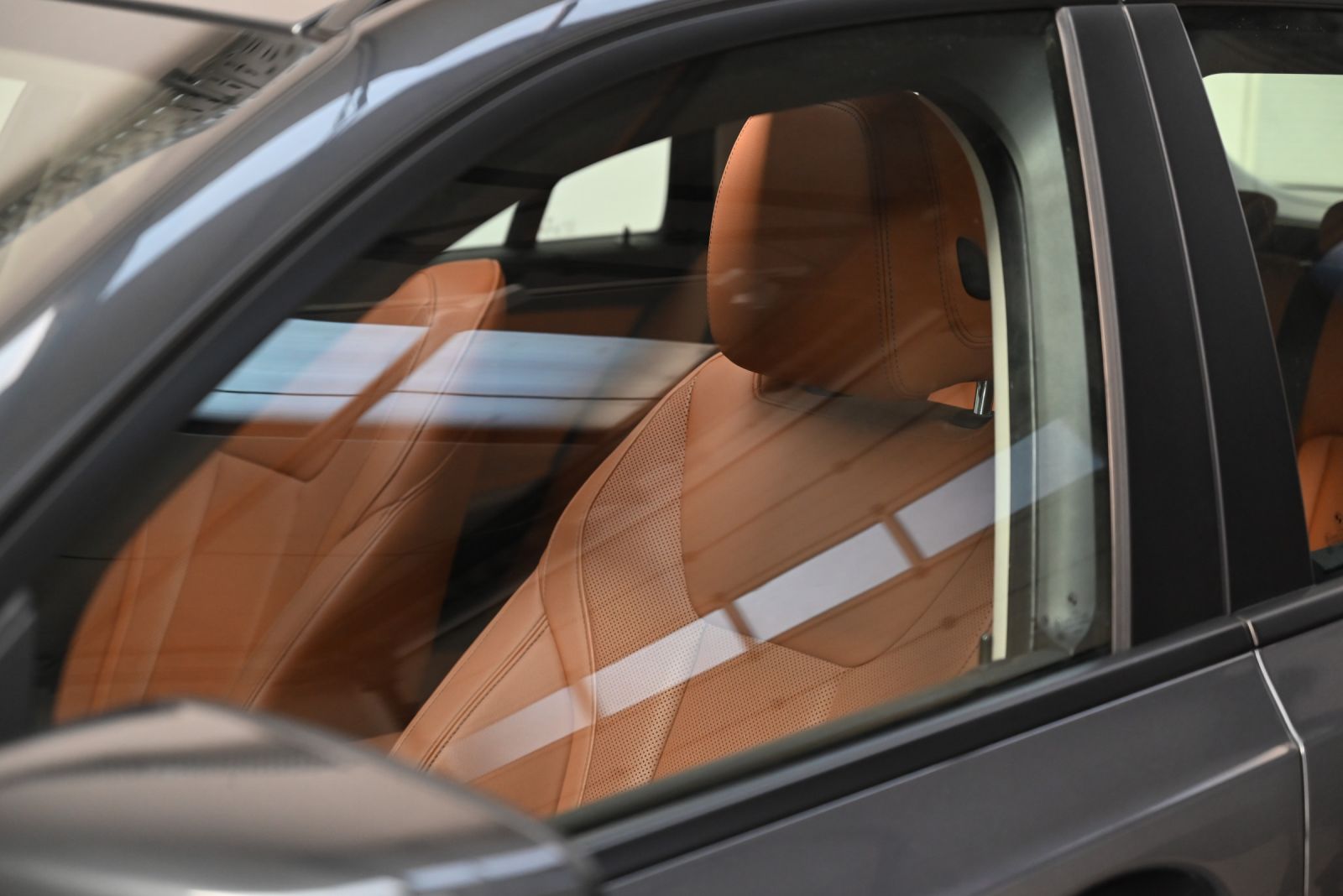 JNS Motors | BMW 330e Touring Advantage | Panoramisch Dak | Cognac Interieur | Verwarmde Zetels | BTW Aftrekbaar