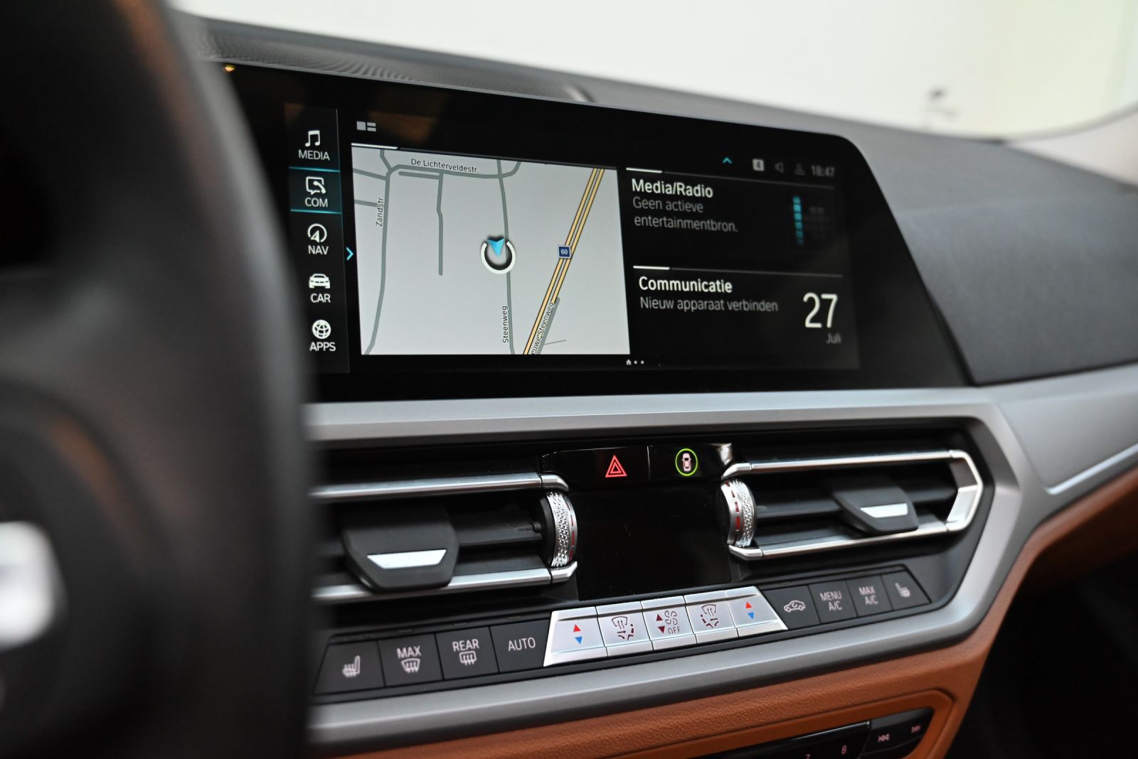 JNS Motors | BMW 330e Touring Advantage | Panoramisch Dak | Cognac Interieur | Verwarmde Zetels | BTW Aftrekbaar