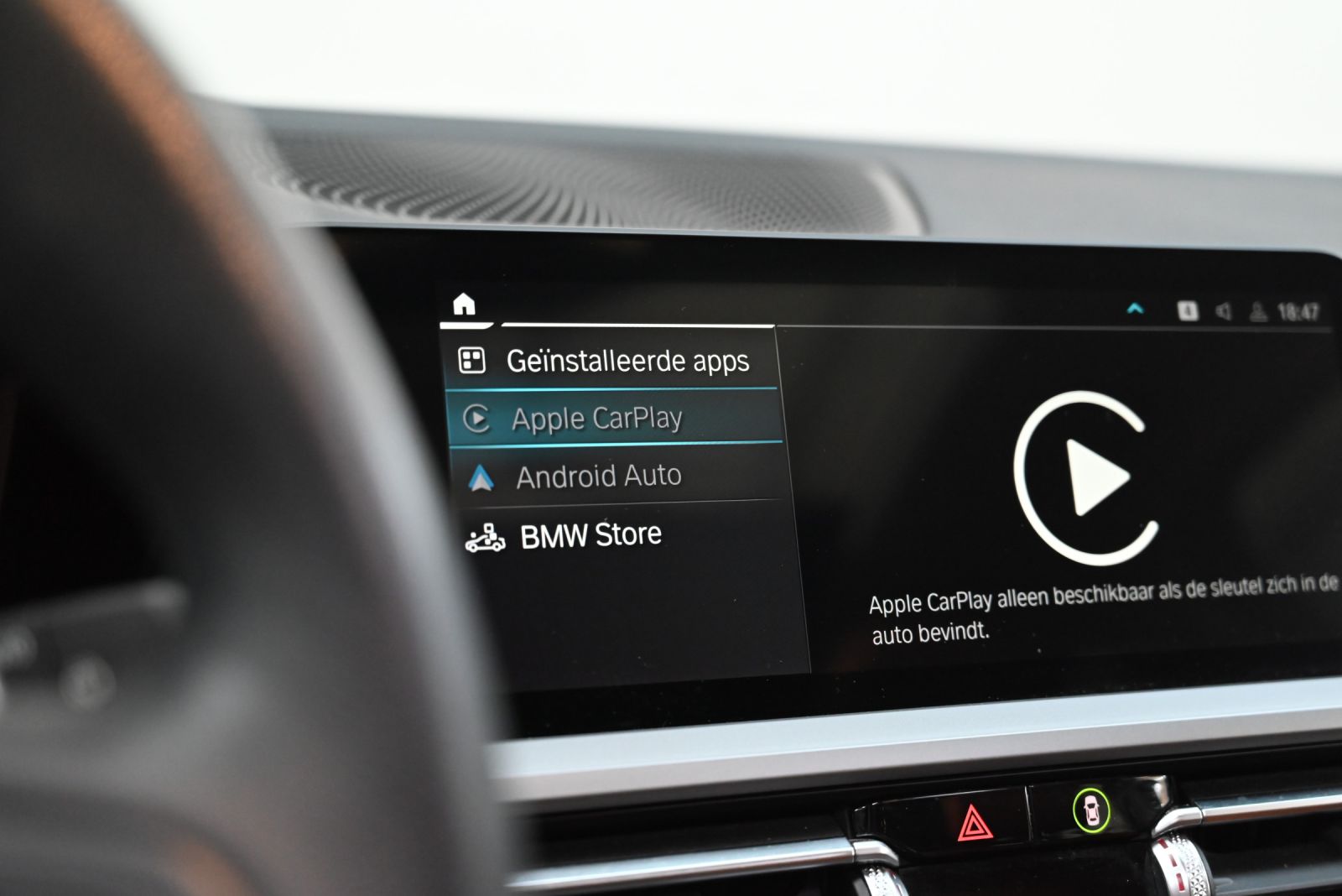 JNS Motors | BMW 330e Touring Advantage | Panoramisch Dak | Cognac Interieur | Verwarmde Zetels | BTW Aftrekbaar