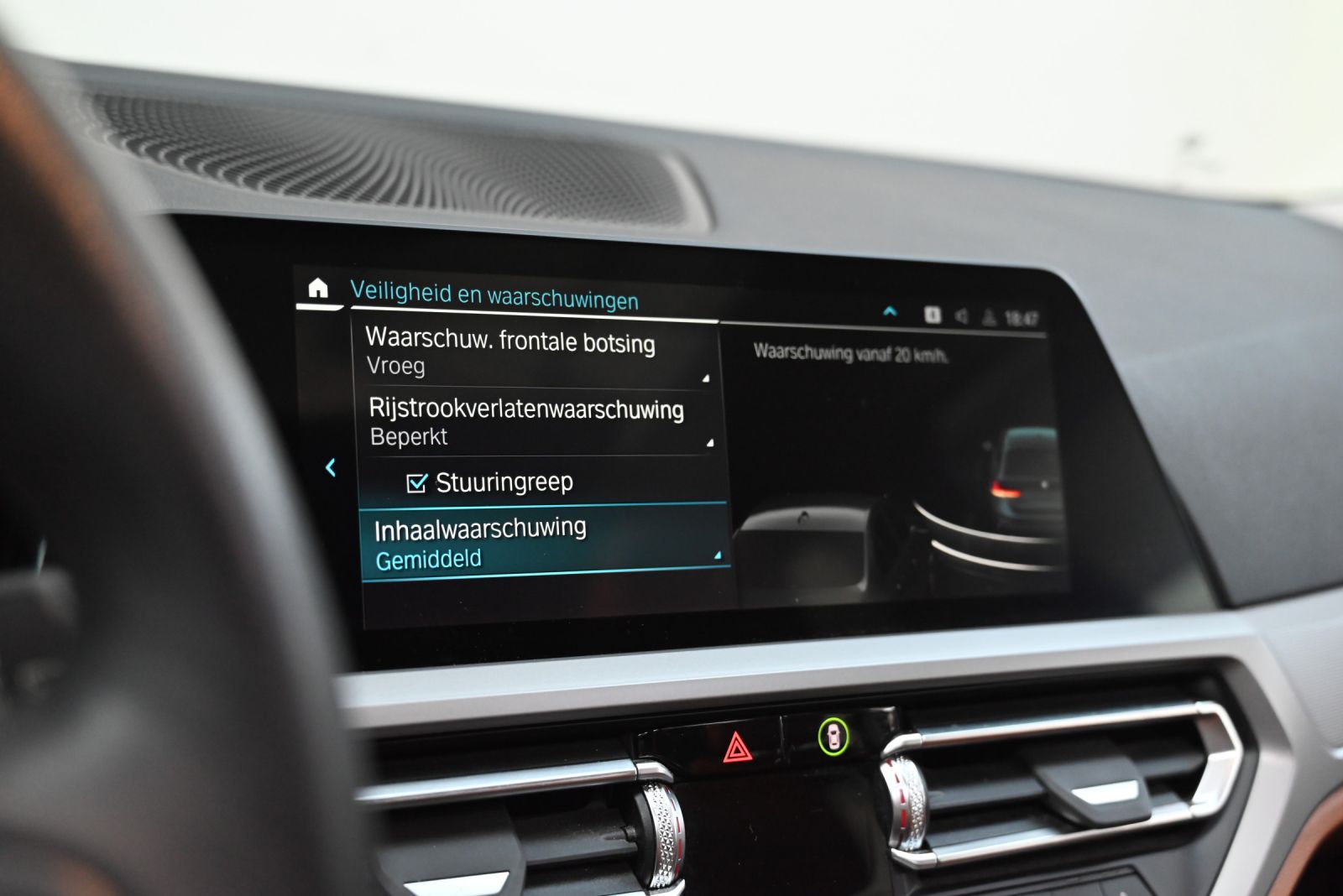 JNS Motors | BMW 330e Touring Advantage | Panoramisch Dak | Cognac Interieur | Verwarmde Zetels | BTW Aftrekbaar