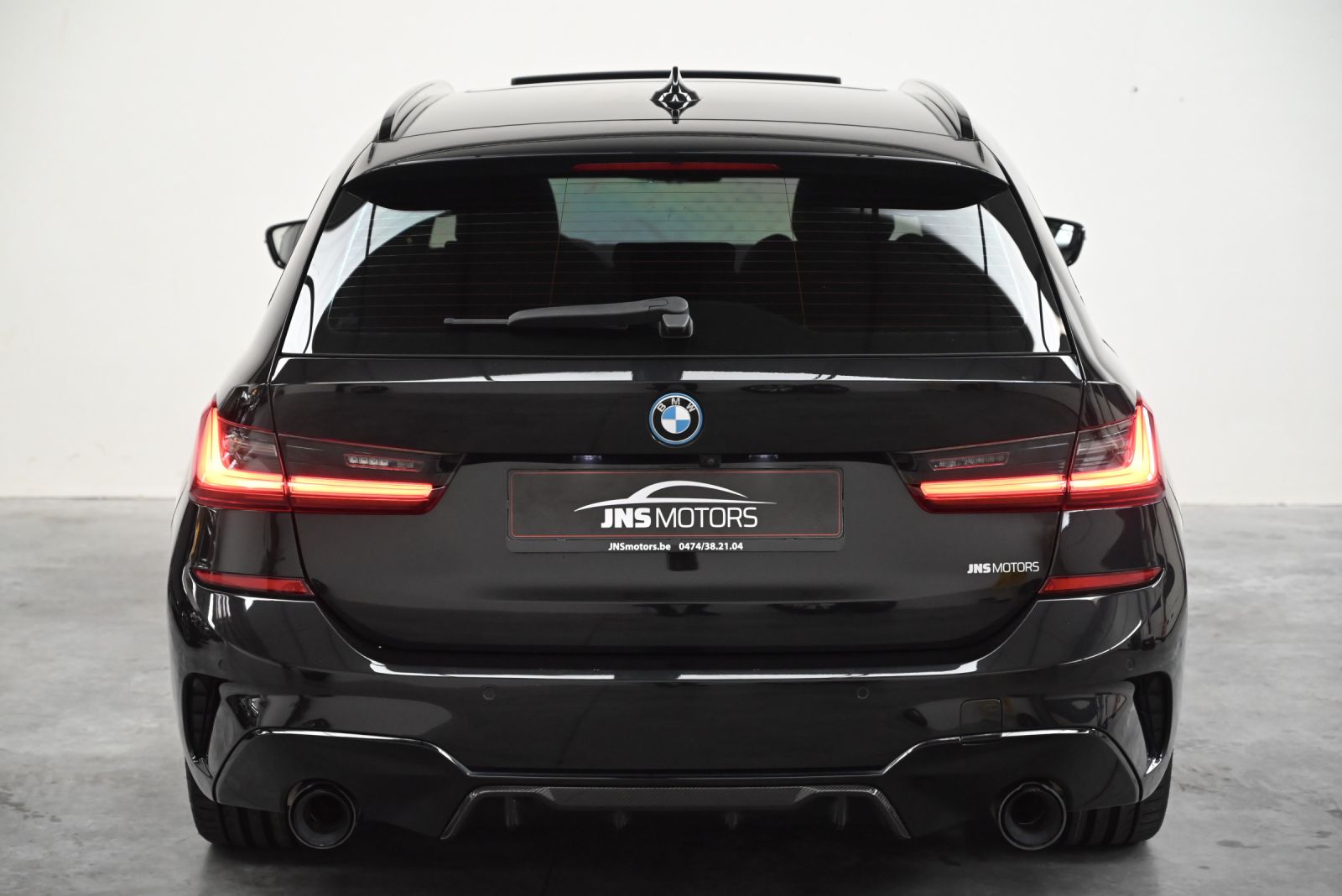 JNS Motors | BMW 330e Touring M Sport | Laserlights | HUD | Pano | Adaptive M | Comfort Access