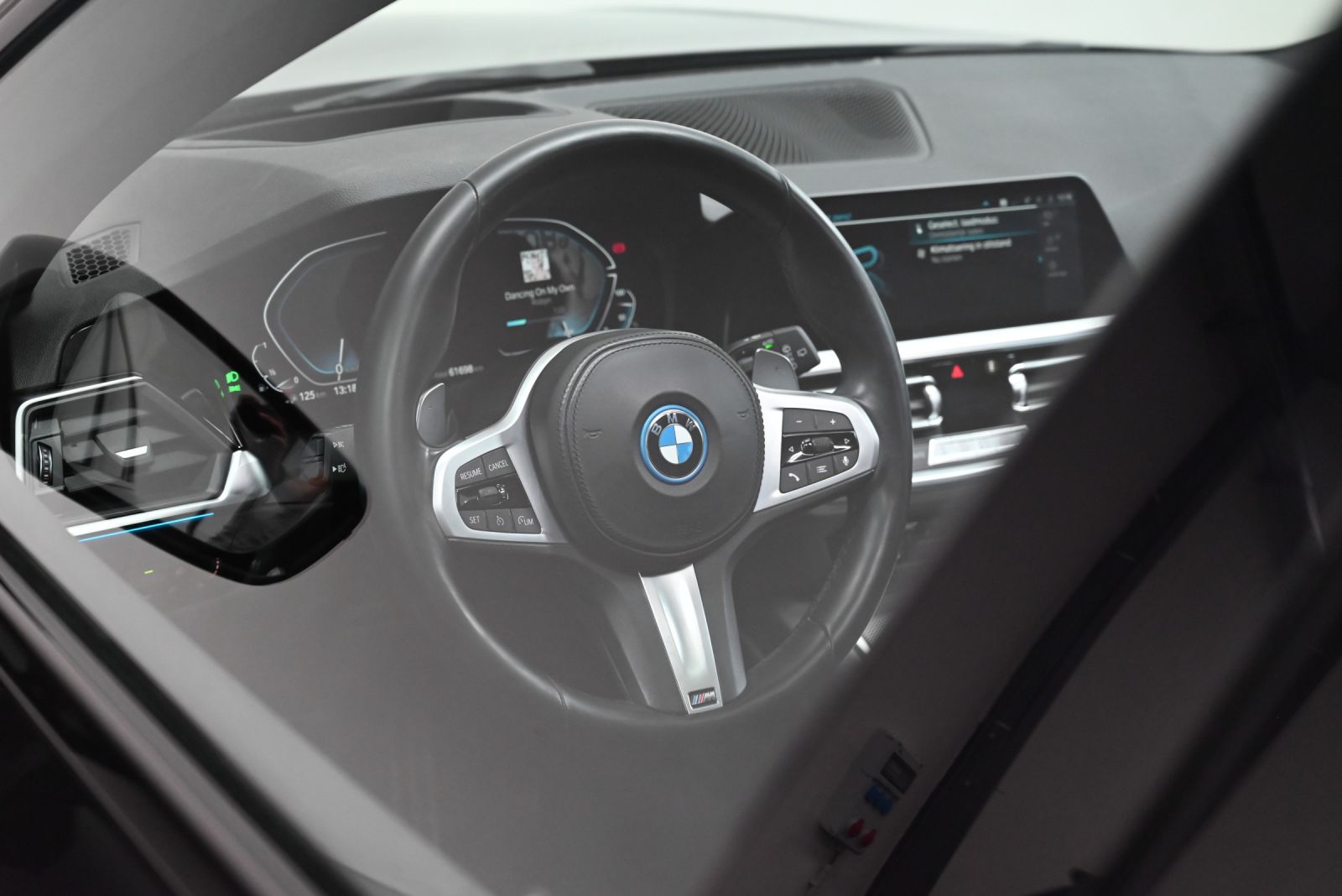 JNS Motors | BMW 330e Touring M Sport | Laserlights | HUD | Pano | Adaptive M | Comfort Access
