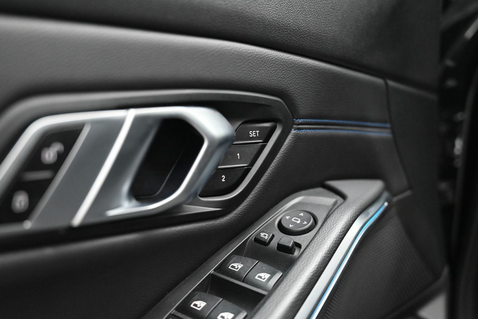 JNS Motors | BMW 330e Touring M Sport | Laserlights | HUD | Pano | Adaptive M | Comfort Access