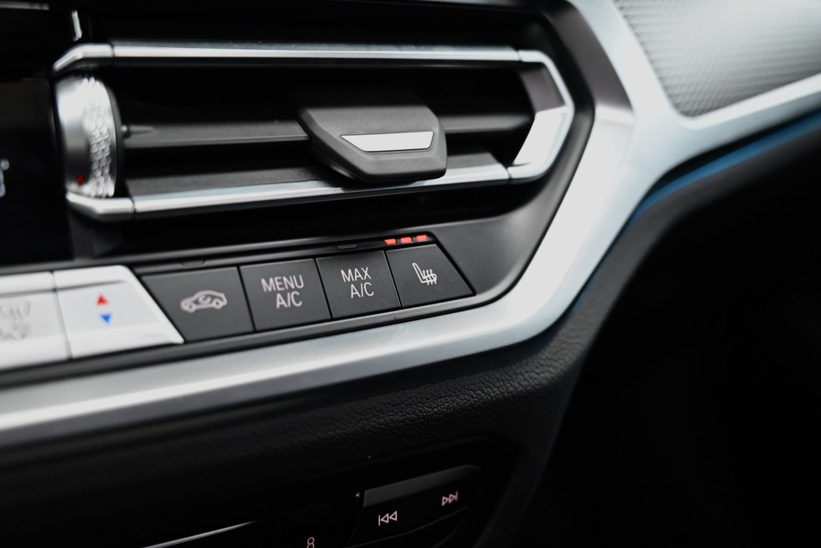 JNS Motors | BMW 330e Touring M Sport | Laserlights | HUD | Pano | Adaptive M | Comfort Access