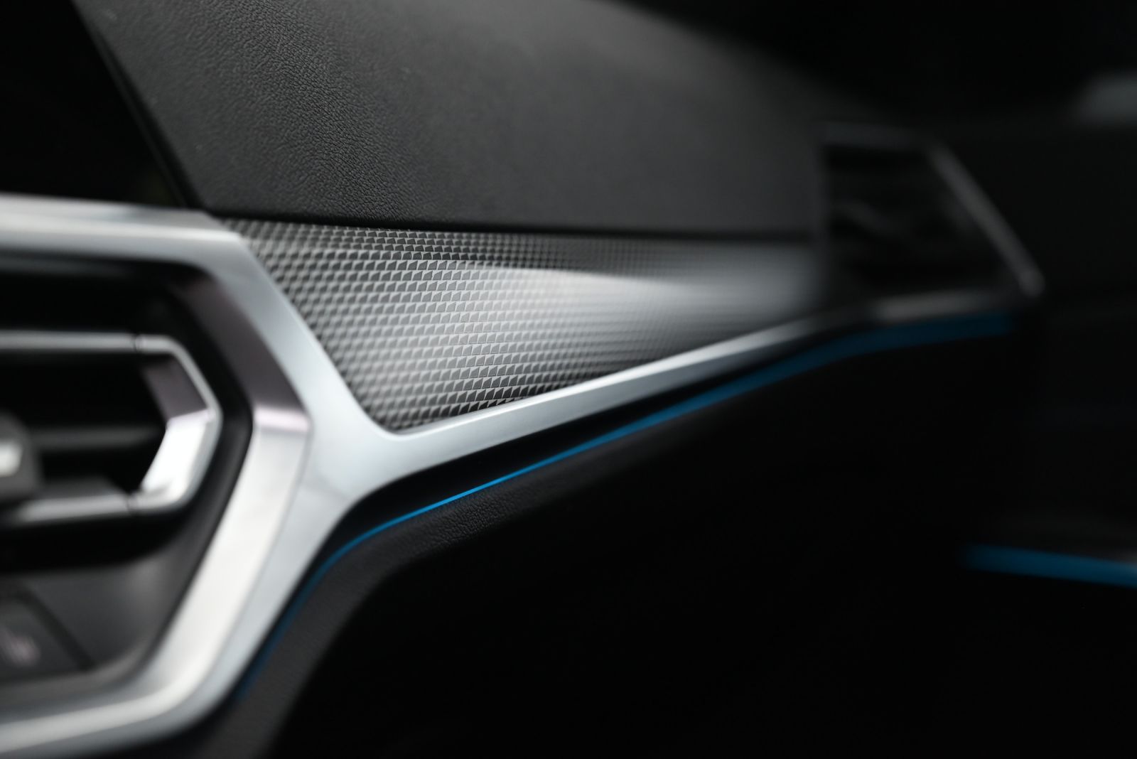 JNS Motors | BMW 330e Touring M Sport | Laserlights | HUD | Pano | Adaptive M | Comfort Access