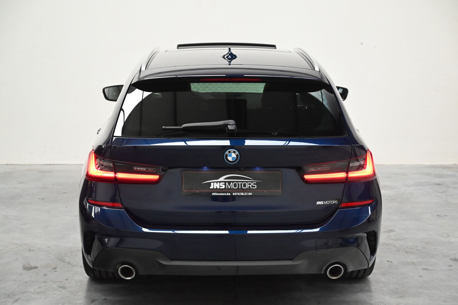 JNS Motors | BMW 330e X drive Touring M Sport | Individual Tansanitblauw | Merino Tartufo | Laserlicht | HUD | Panorama | 1e Eigenaar | BTW Aftrekbaar