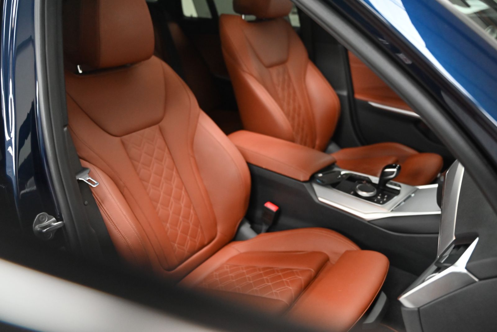 JNS Motors | BMW 330e X drive Touring M Sport | Individual Tansanitblauw | Merino Tartufo | Laserlicht | HUD | Panorama | 1e Eigenaar | BTW Aftrekbaar