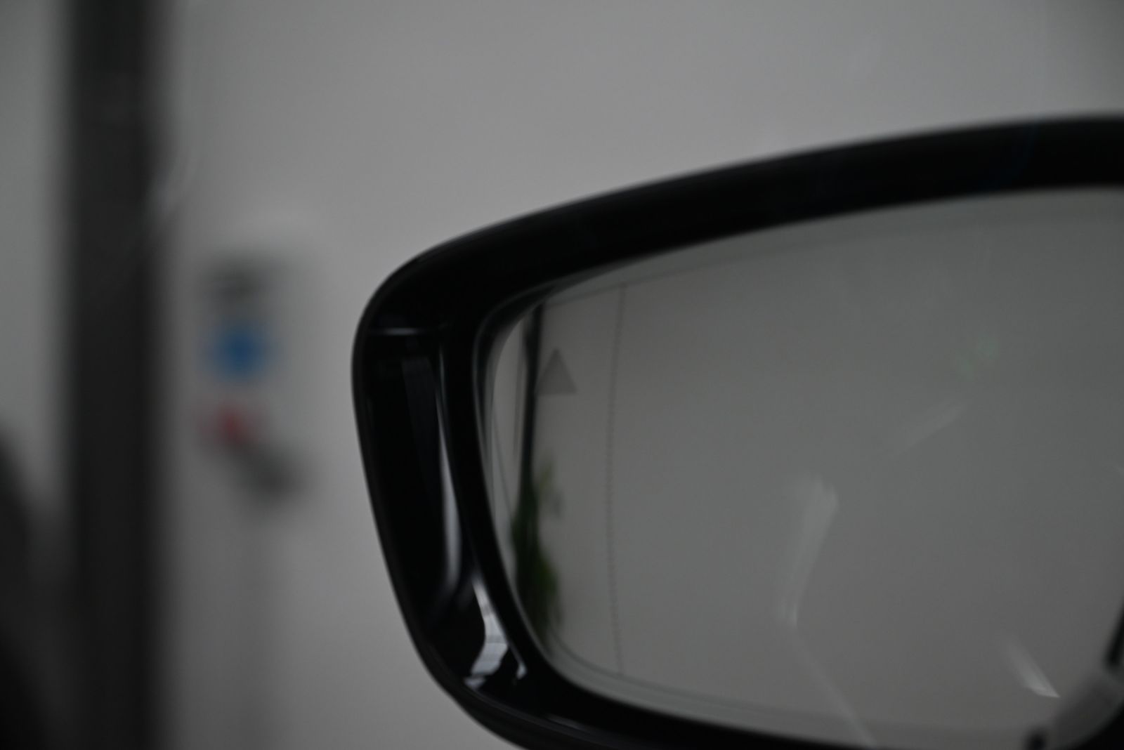 JNS Motors | BMW 330e X drive Touring M Sport | Individual Tansanitblauw | Merino Tartufo | Laserlicht | HUD | Panorama | 1e Eigenaar | BTW Aftrekbaar